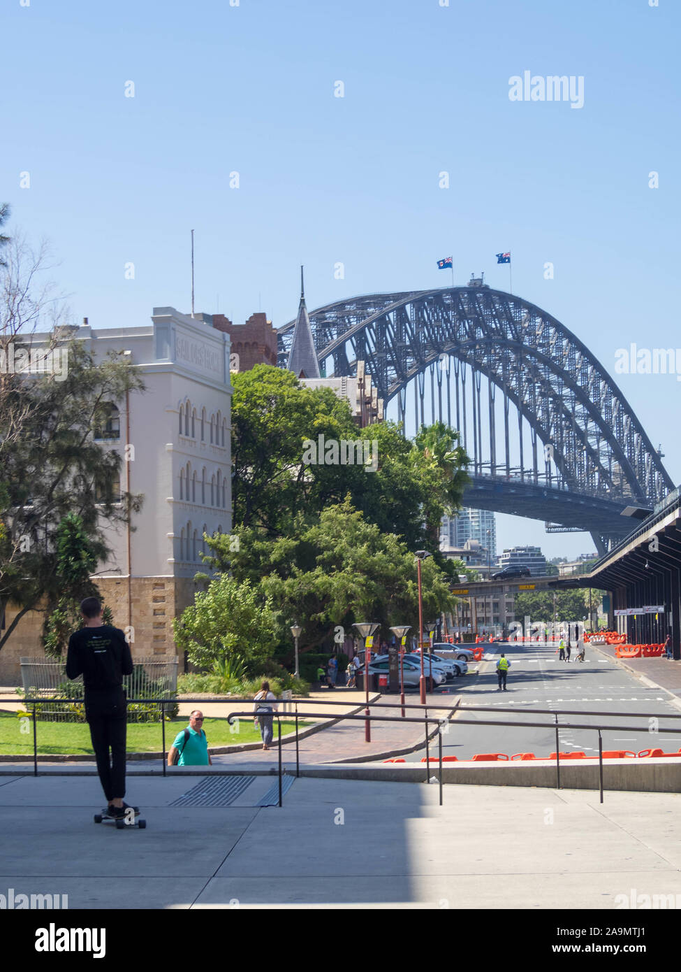 Sydney Harbour Bridge über die Straßen der Stadt Stockfoto
