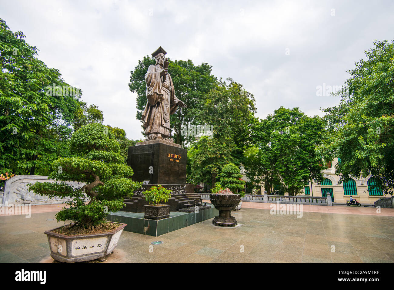 Die Statue von König Le Thai in Hanoi, Hauptstadt von Vietnam Stockfoto