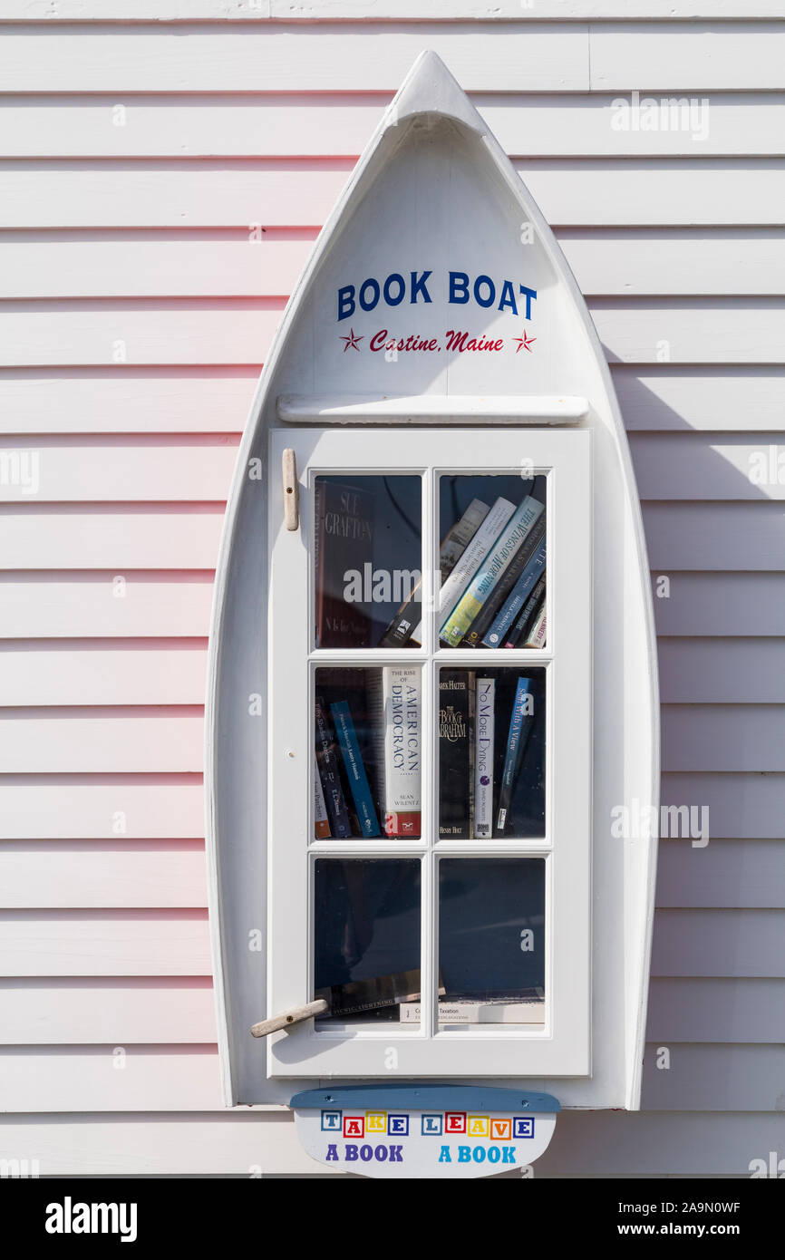 Wenig freie Bibliothek Buch in der Form eines Bootes, Castine, Maine, USA Stockfoto