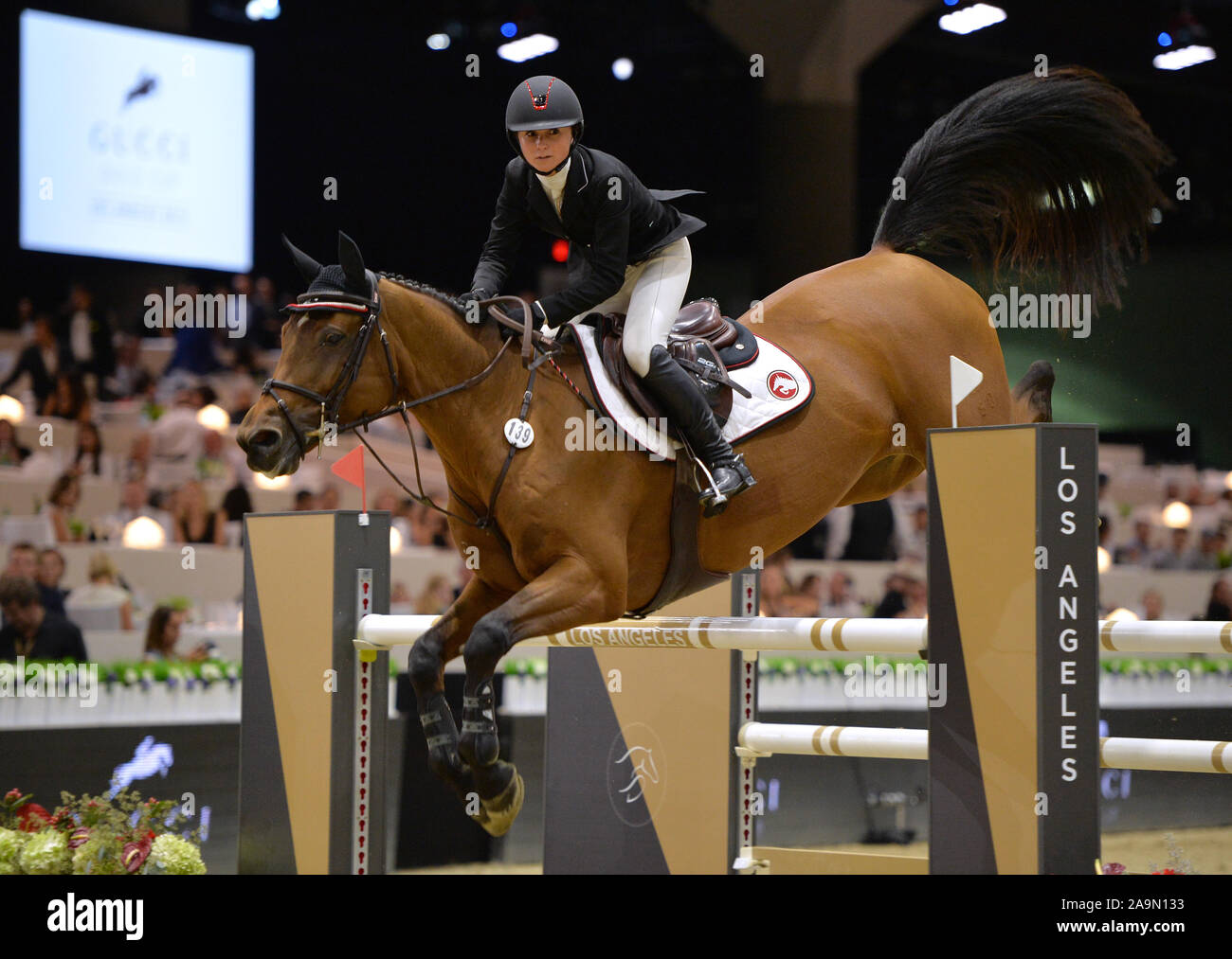 LOS ANGELES, Ca. Oktober 03, 2015: Georgina Bloomberg (USA), Reitschule Lilli am Gucci Gold Cup International Jumping competition Beim 2015 Longines Meister Los Angeles am Los Angeles. Convention Center. © 2015: Paul Smith/Featureflash Stockfoto