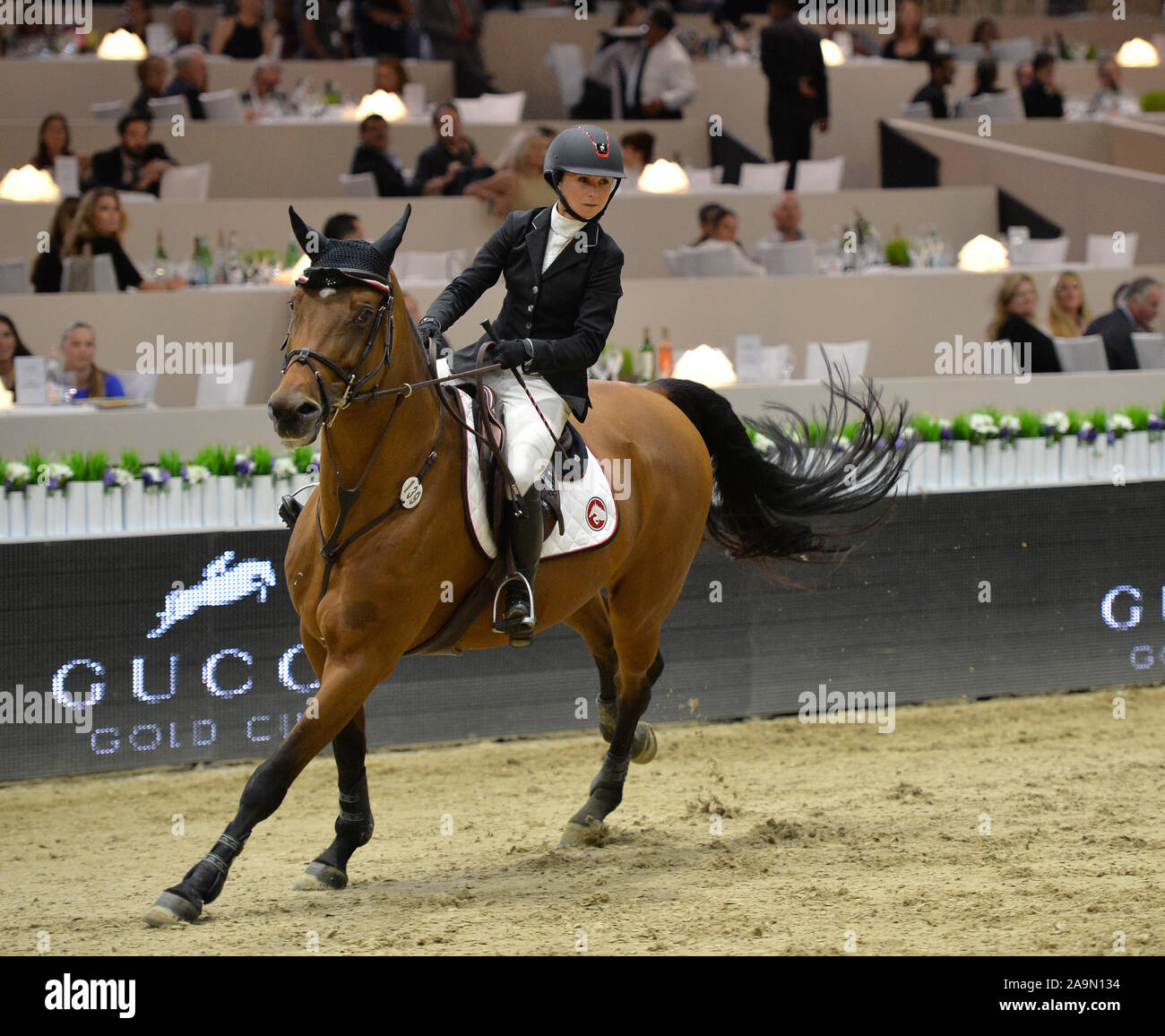 LOS ANGELES, Ca. Oktober 03, 2015: Georgina Bloomberg (USA), Reitschule Lilli am Gucci Gold Cup International Jumping competition Beim 2015 Longines Meister Los Angeles am Los Angeles. Convention Center. © 2015: Paul Smith/Featureflash Stockfoto