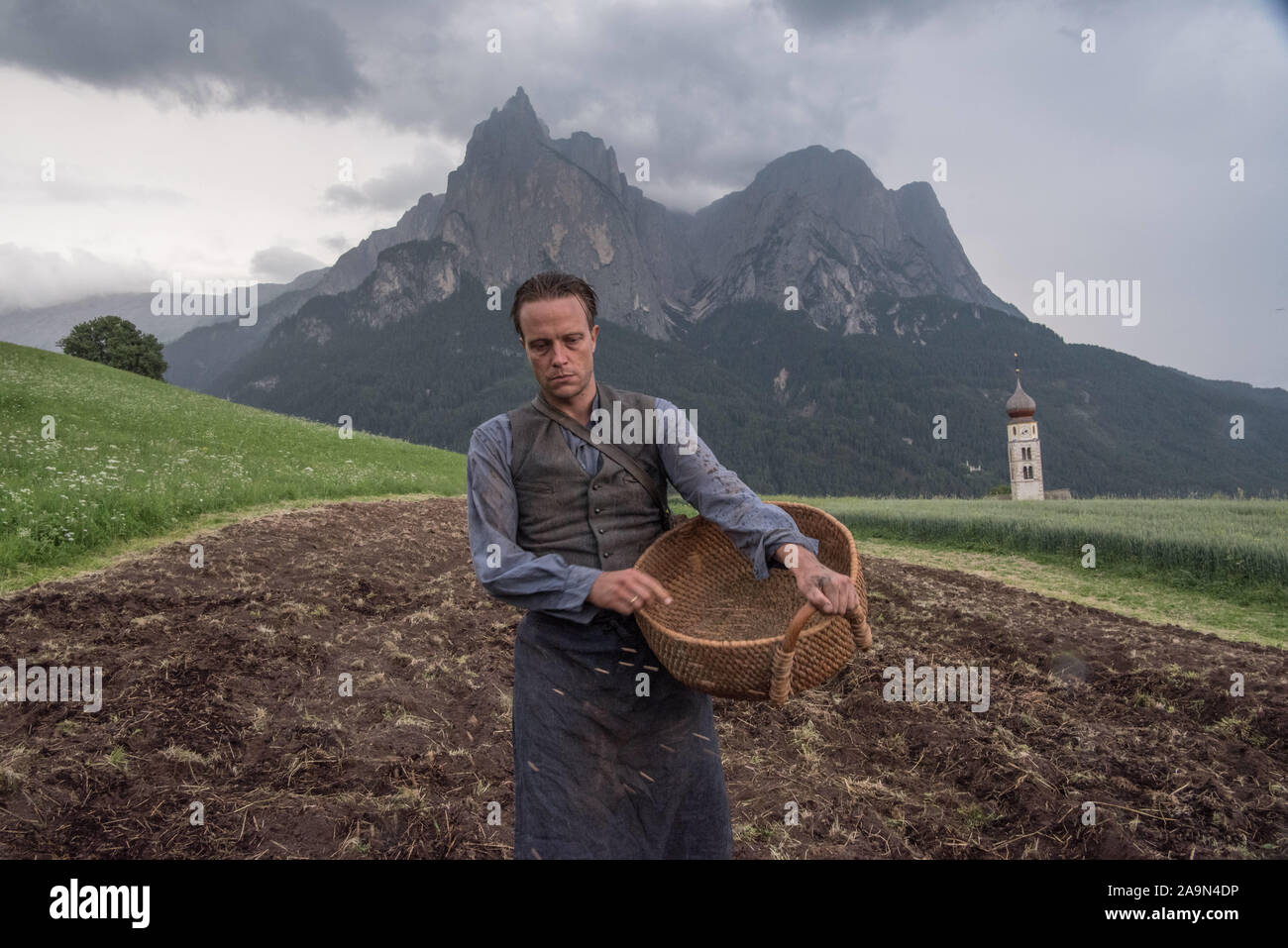 Erscheinungsdatum: Januar 17, 2020 TITEL: ein verborgenes Leben STUDIO: Fox Searchlight Regie: Terrence Malick PLOT: Die österreichische St. Franz Jagerstatter, Kriegsdienstverweigerer, sich weigert, für die Nazis im Zweiten Weltkrieg zu kämpfen In den Hauptrollen: August Diehl als Franz Jagerstatter. (Bild: © Fox Searchlight/Entertainment Bilder) Stockfoto