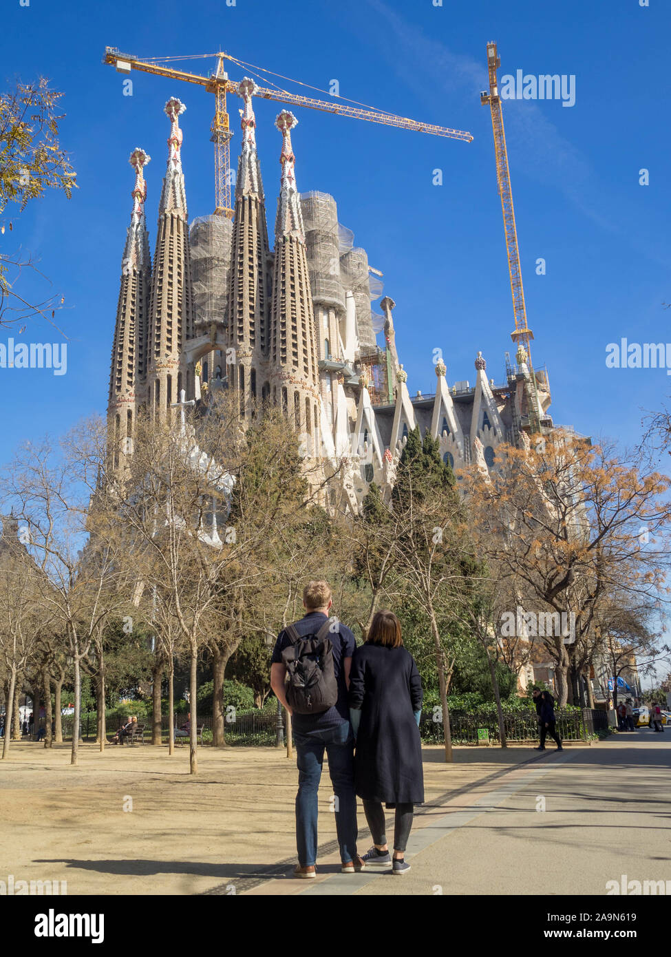 Ein paar Blicke auf Basilika Sagrada Familia Stockfoto