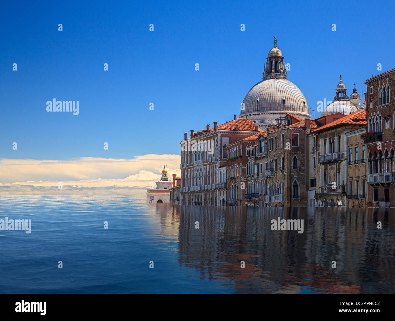 Konzept Bild von einem überfluteten Santa Maria Salute Kirche in Venedig wie Anstieg des Meeresspiegels macht die Stadt unbewohnbar Stockfoto