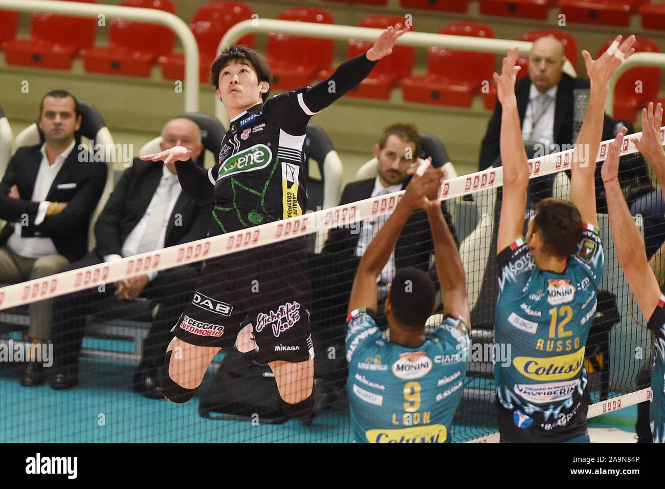 Padua, Italien. 14 Nov, 2019. Yuki Ishikawa (Padova), 14. November 2019 - Volleyball: eine Serie Match zwischen Kioene Padova 1-3 Sir Sicherheit Conad Perugia an Kioene Arena in Padua, Italien. Credit: Itaru Chiba/LBA/Alamy leben Nachrichten Stockfoto