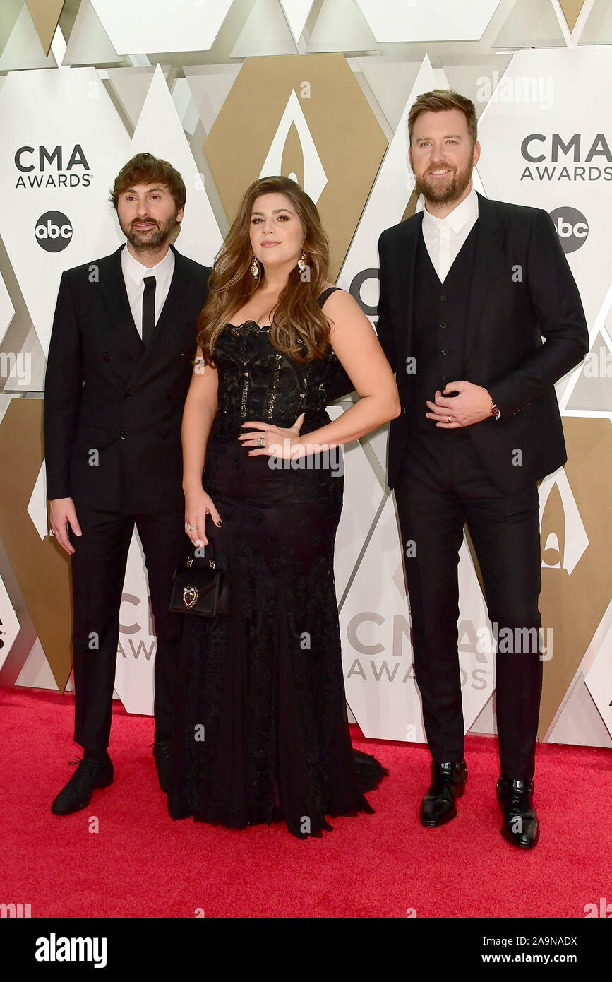 November 13, 2019, Nashville, Tennessee, USA: Charles Kelley, Dave Haywood, Hillary Scott, Lady Antebellum. 53. jährlichen CMA Awards, die größte Nacht Country Musik, Music City Center statt. (Bild: © Laura Farr/AdMedia über ZUMA Draht) Stockfoto