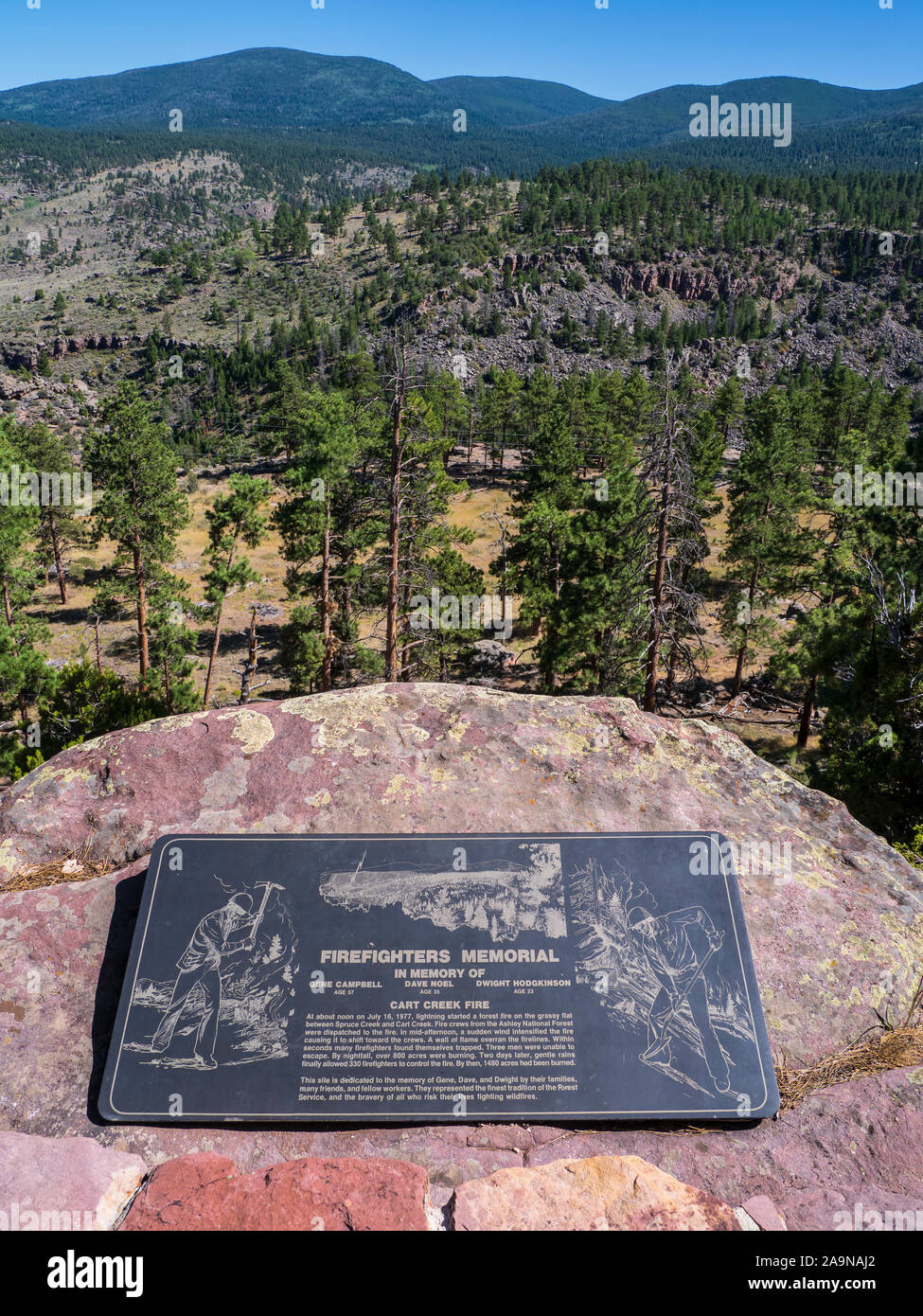 Feuerwehrmänner Memorial, Feuerwehrmänner Memorial Campground, Flaming Gorge National Recreation Area in der Nähe von Dutch John, Utah. Stockfoto