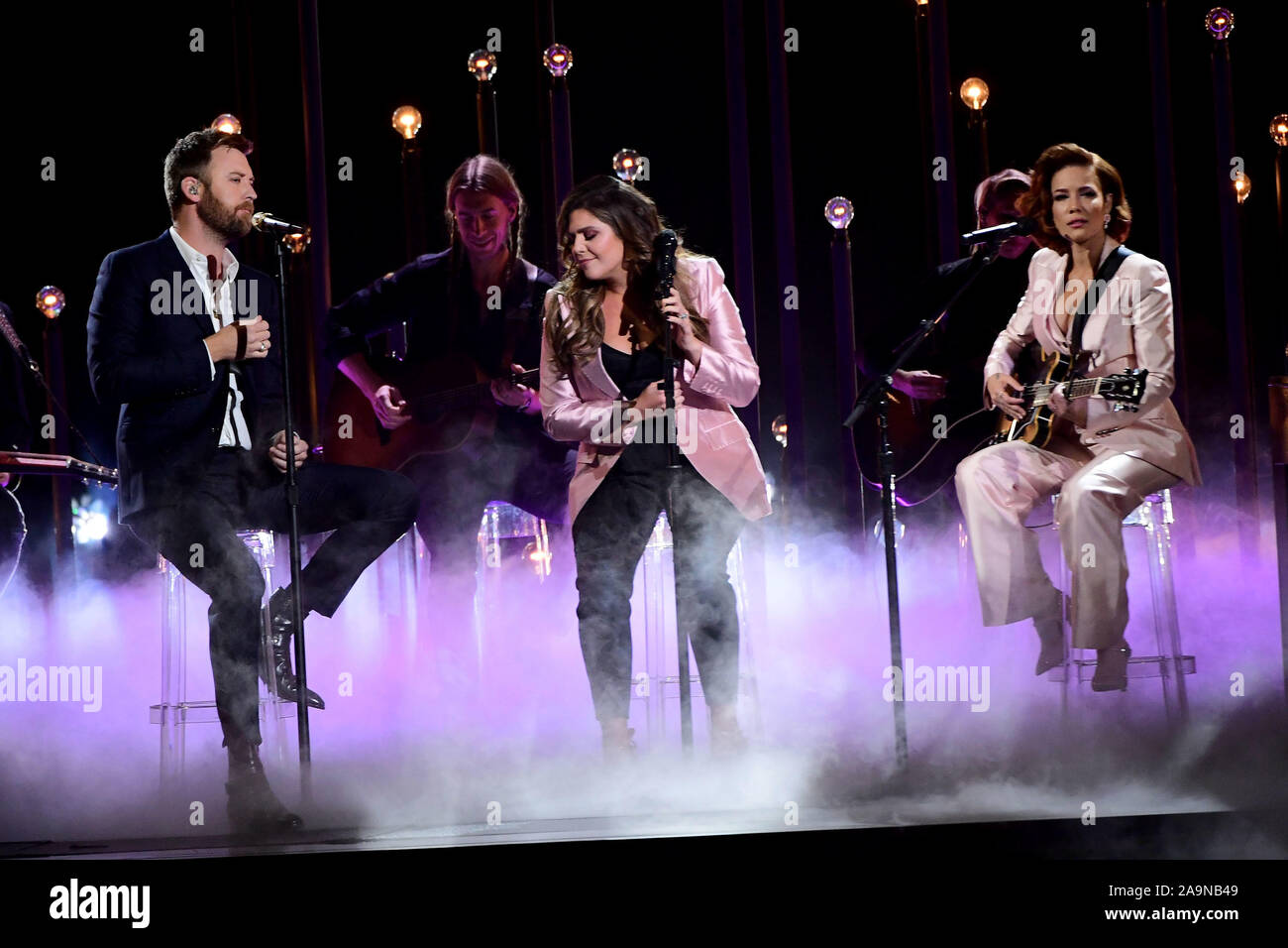 November 13, 2019, Nashville, Tennessee, USA: Charles Kelley, Hillary Scott, Halsey, Dave Haywood, Lady Antebellum. Der 51. jährlichen CMA Awards, der Country Musik größte Nacht, bei Bridgestone Arena statt. (Bild: © Laura Farr/AdMedia über ZUMA Draht) Stockfoto