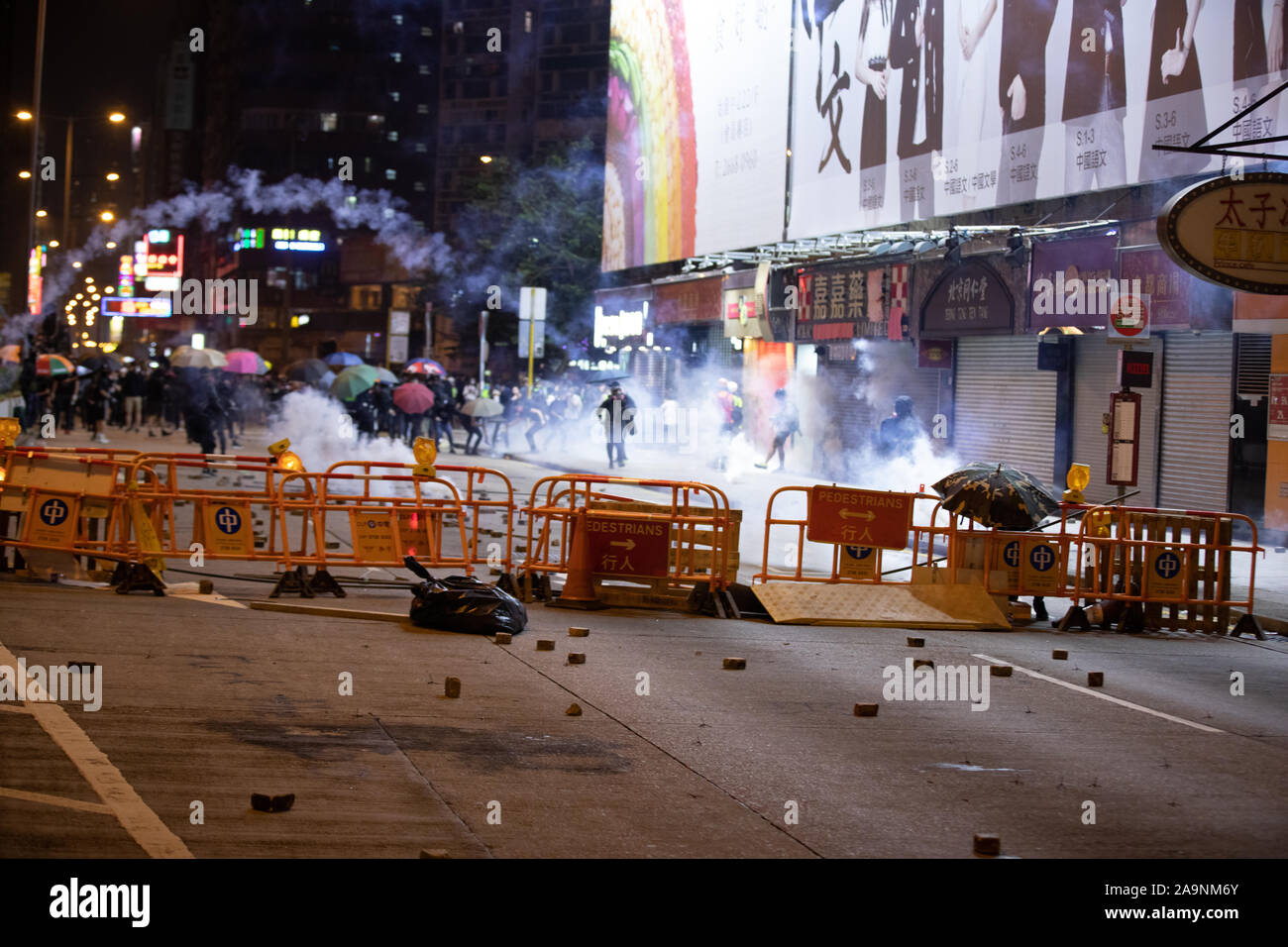 Hong KongChina - 12 November, 2019 Bild nach rechts, Hongkong pro Demokratie Demonstranten am {Headline}: Simon Jankowski/Alamy Live neue Links Stockfoto