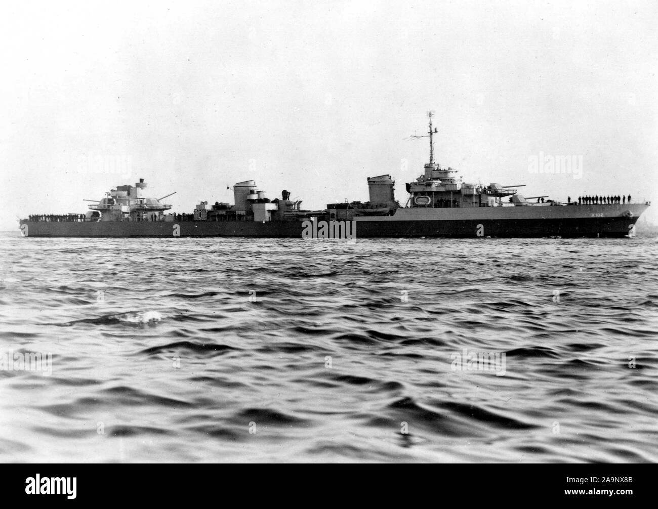 WW II Schiffe / Zweiten Weltkriegs Schiffe - Dieses Foto zeigt den französischen Zerstörer S-102 Fantasque, die an der US Naval Trockendock überholt wurde. Stockfoto