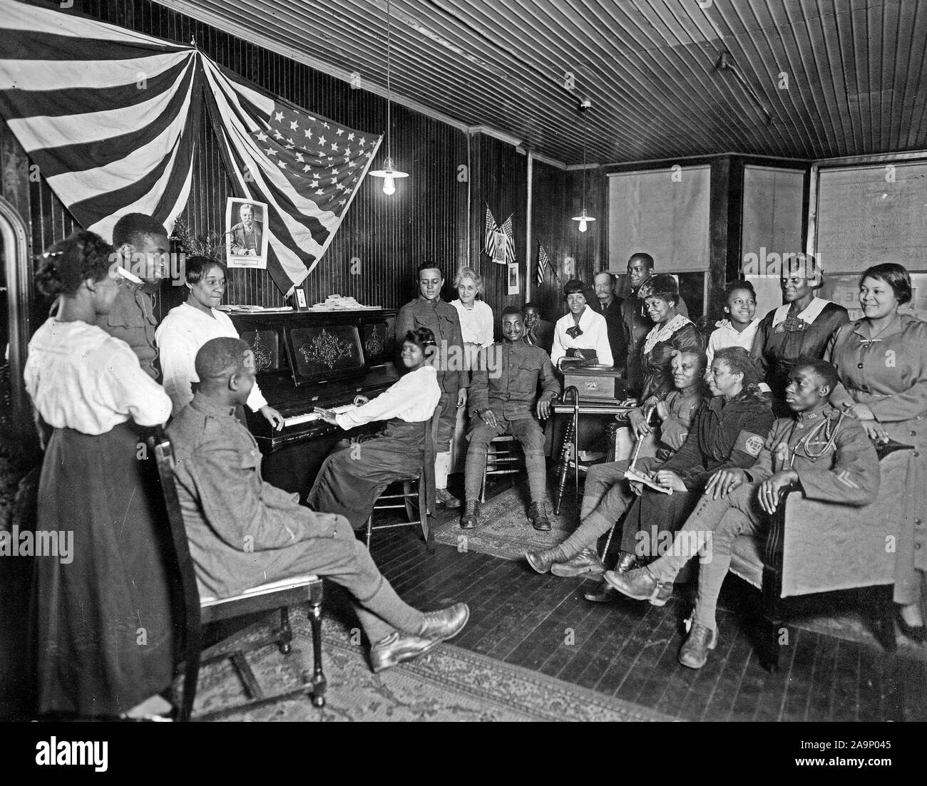 WW ich Fotos - Farbig/Afrikanische amerikanische Truppen - farbige Frauen öffnen Sie ein Verein zur Pflege für ihre Männer in Service, Newark, New Jersey. 1919 Stockfoto