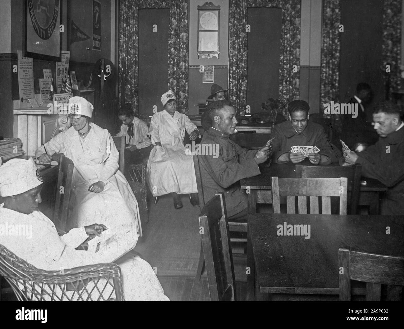 WW ich Fotos - Farbig/Afrikanische amerikanische Truppen - Szene in der berean Club, Philadelphia, Pennsylvania Ca. 1918 Stockfoto