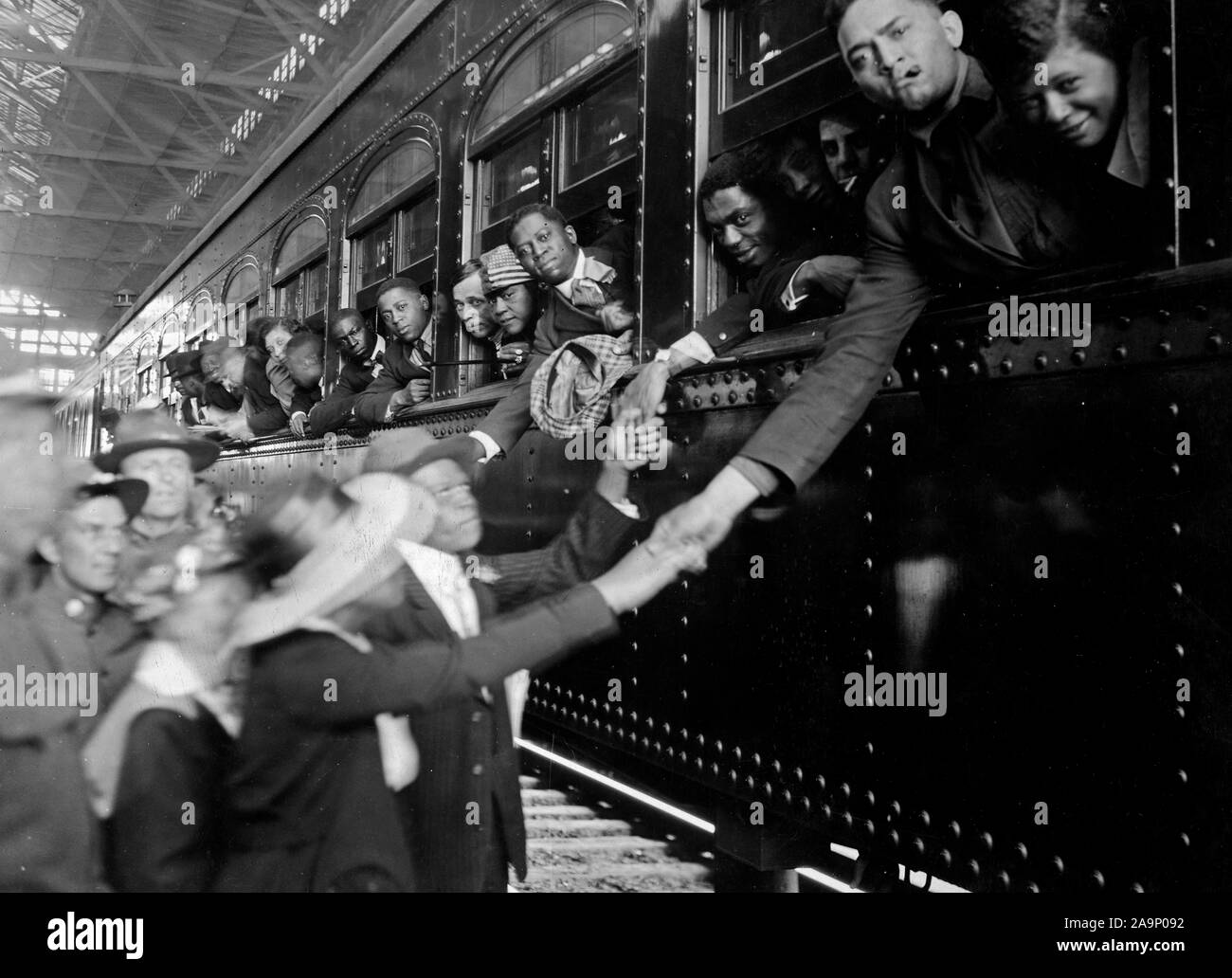 WW ich Fotos - Farbig/Afrikanische amerikanische Truppen - Krieg in Duluth, Minnesota. Farbige Männer verlassen für Trainingslager Ca. 1918-1919 Stockfoto