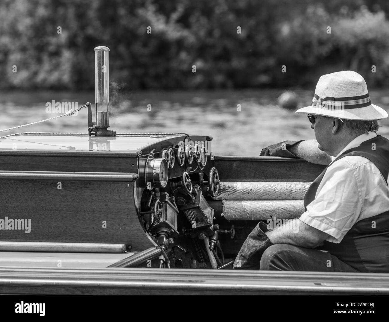 Henley. Berks, Großbritannien. Steam starten, "Consulta" "Der Heizer" hält ein Auge auf die dails, während eines Rennens am Henley Regatta 2017 von Frauen. Rudern auf, Henley erreichen. Themse. Samstag, 17.06.2017. [Pflichtfeld Credit Peter SPURRIER/Intersport Bilder] Stockfoto