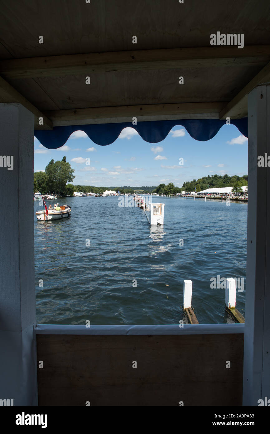 Henley-on-Thames. Vereinigtes Königreich. 2017 Henley Royal Regatta, Henley, Themse. Allgemeine Ansicht der Regattabahn von den Fortschritten. 13:35:07 Sonntag, 02.07.2017. [Pflichtfeld Kredit. Peter SPURRIER/Intersport Bilder. Stockfoto