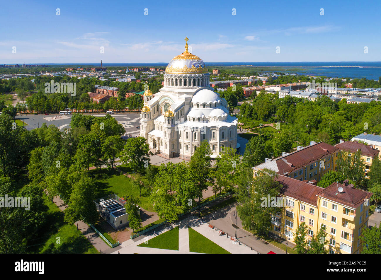 Ansicht der Naval Dom St. Nikolaus auf einem sonnigen Juni Tag. Kronstadt, Russland Stockfoto