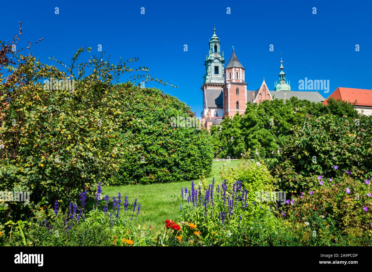 Schloss Wawel in Krakau, Polen. Basilika St. Stanislaw und Vaclav oder Wawel Kathedrale auf dem Wawel Hill. Stockfoto