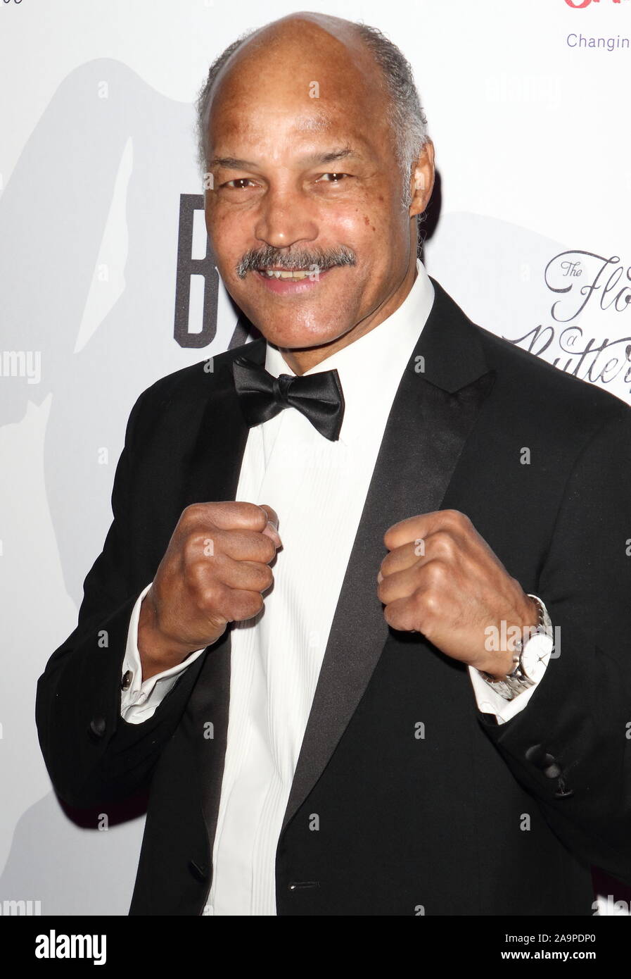 London, Großbritannien. 16 Nov, 2019. John Conteh nimmt an den Caudwell Kinder Schweben wie ein Schmetterling Kugel am Grosvenor House in London. Credit: SOPA Images Limited/Alamy leben Nachrichten Stockfoto