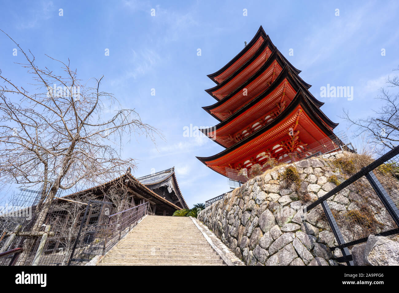 Senjokaku (Pavillon von 1000 Matten) Halle fünf Etagen Pagode in Miyajima , Japan Stockfoto