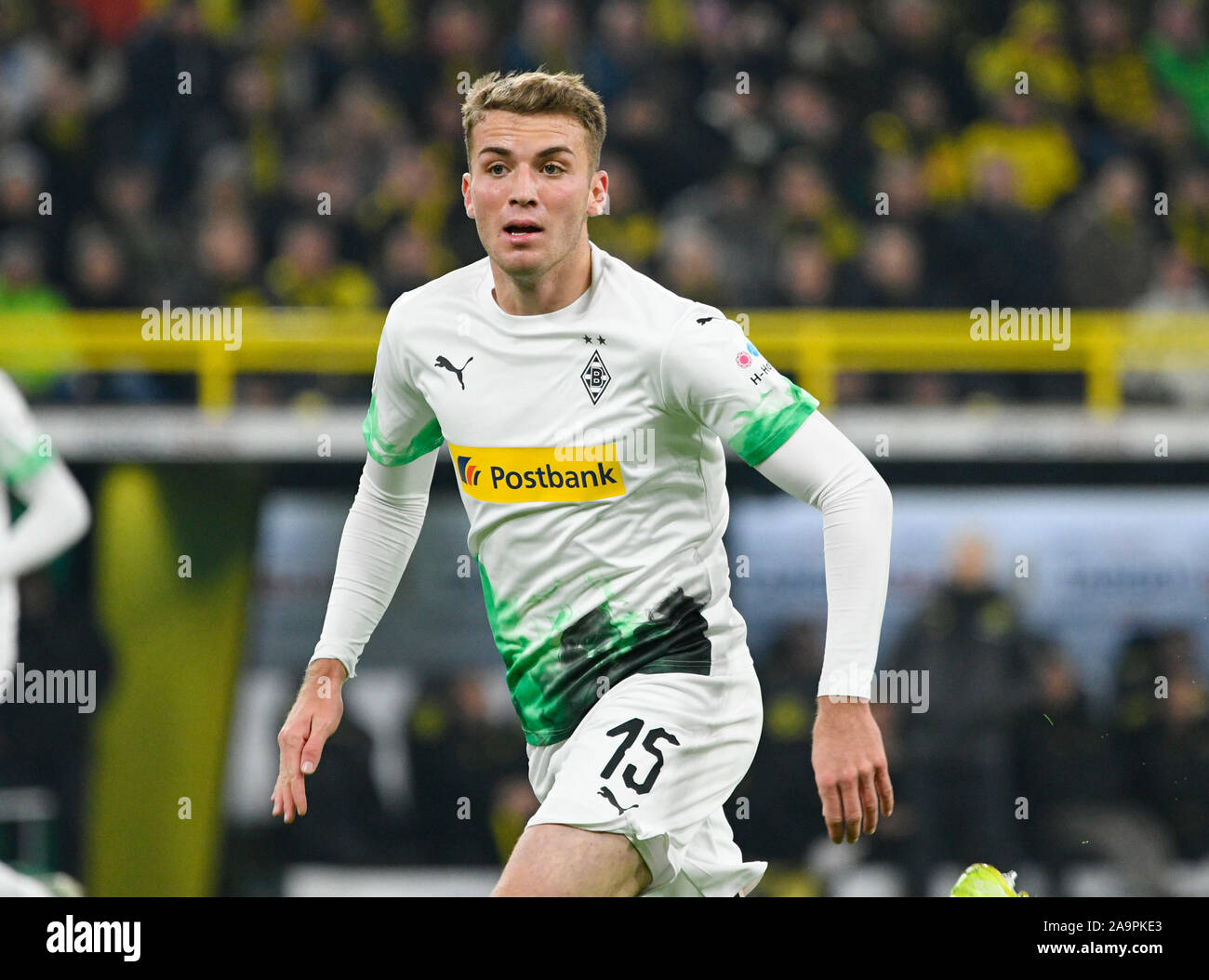 Signal Iduna Park Dortmund Deutschland, 30.10.2019, Fußball: DFB-Pokal der Saison 2019/20, Spieltag 2, Borussia Dortmund (BVB) vs Borussia Mönchengladbach (MGL) 2:1; Jordanien Beyer (MGL) DFB-Bestimmungen verbieten die Verwendung von Fotografien als BILDSEQUENZEN UND/ODER QUASI-VIDEO Stockfoto