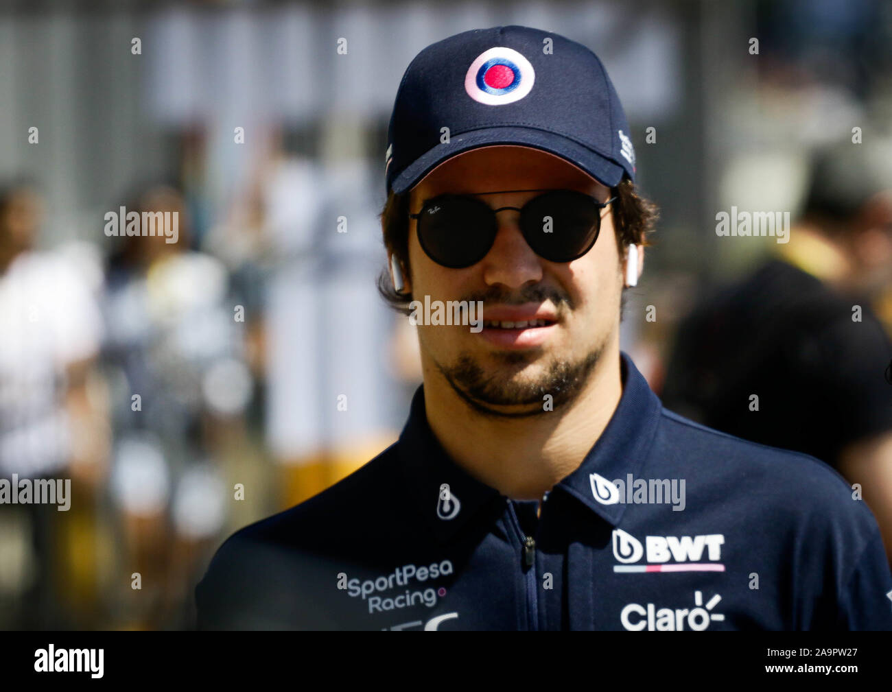 Sao Paulo, Brasilien. 17. Nov 2019. Es findet an diesem Sonntag (17.), auf der Rennstrecke Interlagos, südlich der Stadt Sao Paulo, einem anderen Grand Prix von Brasilien F1 2019. Der Fahrer Lewis Hamilton Mercedes hat bereits Meister dieser Saison. Auf dem Foto ist Racing Point BWT Mercedes Fahrer Lance Spaziergang kommt an der Rennstrecke. (Foto: Aloisio Mauricio/Fotoarena) Credit: Foto Arena LTDA/Alamy leben Nachrichten Stockfoto