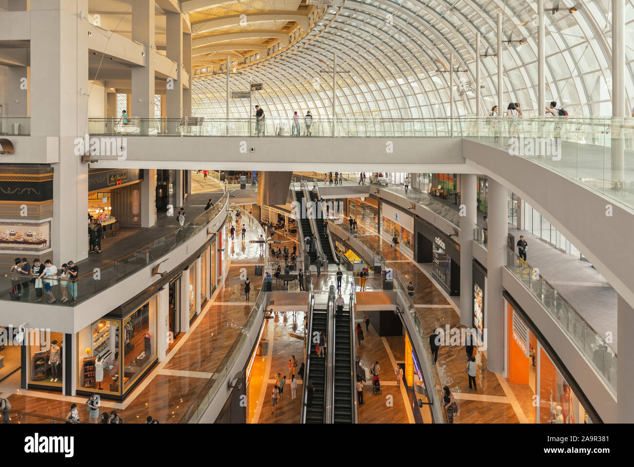 Die Shopping Mall in Marina Bay Sands, Singapur Stockfoto