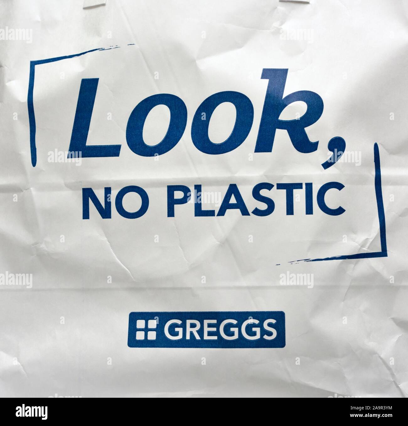 Schauen kein Plastik, auf einem greggs Papiertüte UK Stockfoto