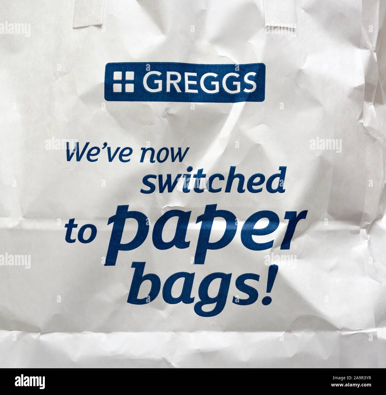 Greggs der Bäcker, Schalter in Papiertüten Nachricht Stockfoto