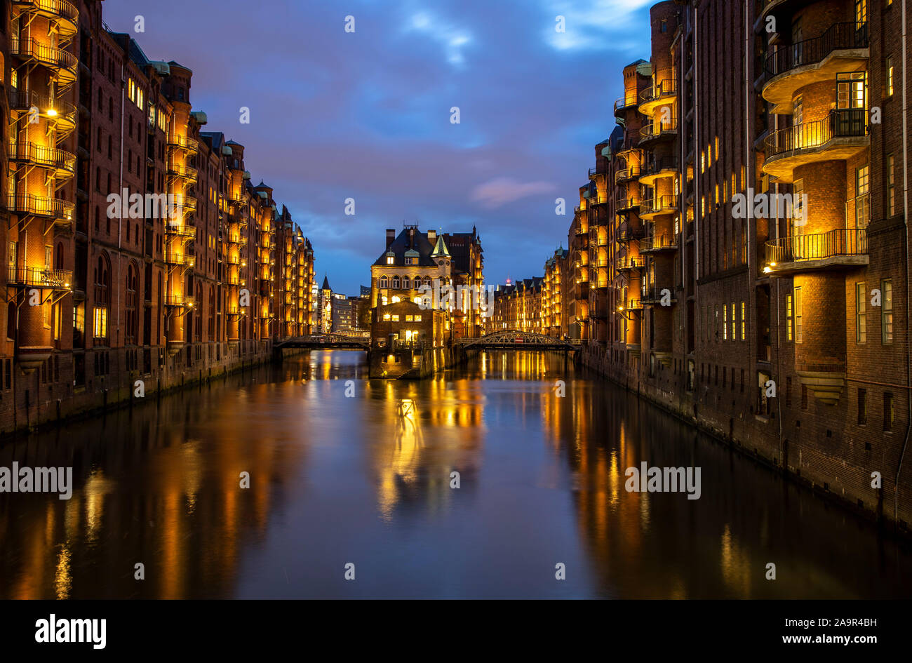 Hamburg, Speicherstadt, Blick von der PoggenmŸhlen Brücke, Wasserburg, Stockfoto