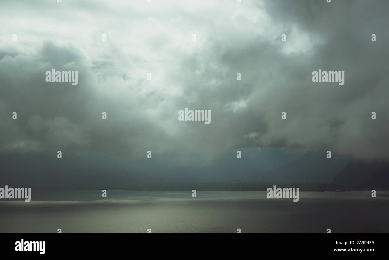 Genfer See CH durch die Wolken - von der Autobahn von Genf nach Zermatt gehen Stockfoto