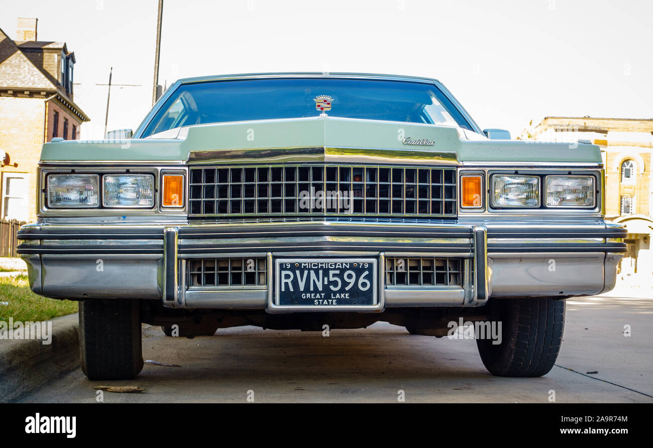 Detroit, Michigan, 1. August 2015: Vorderansicht von 1979 Cadillac Fleetwood Brougham in Detroit, MI Stockfoto