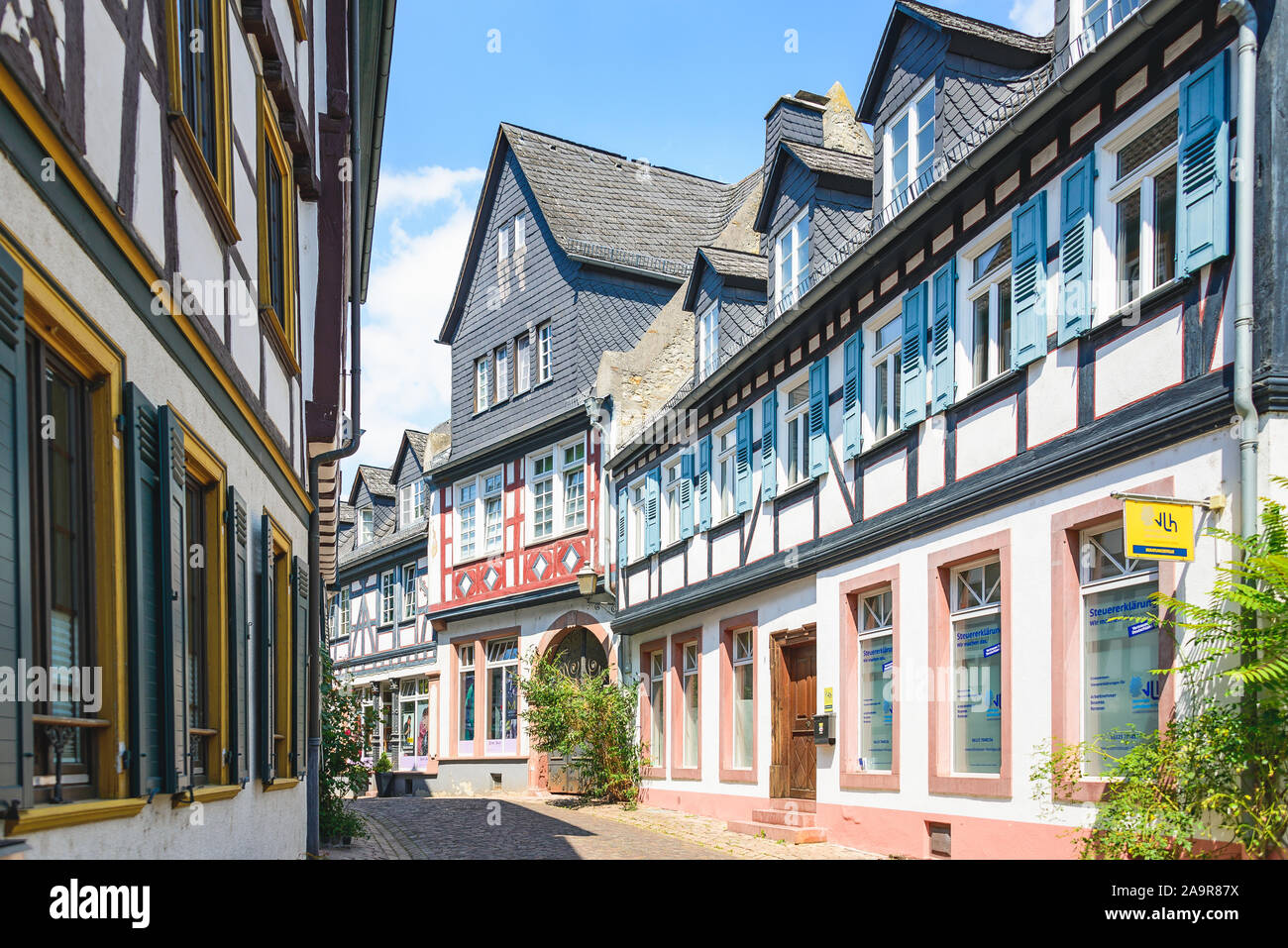 MAINZ, Deutschland - 21. Juli 2018. Die Altstadt mit typischen malerischen Gebäuden Stockfoto