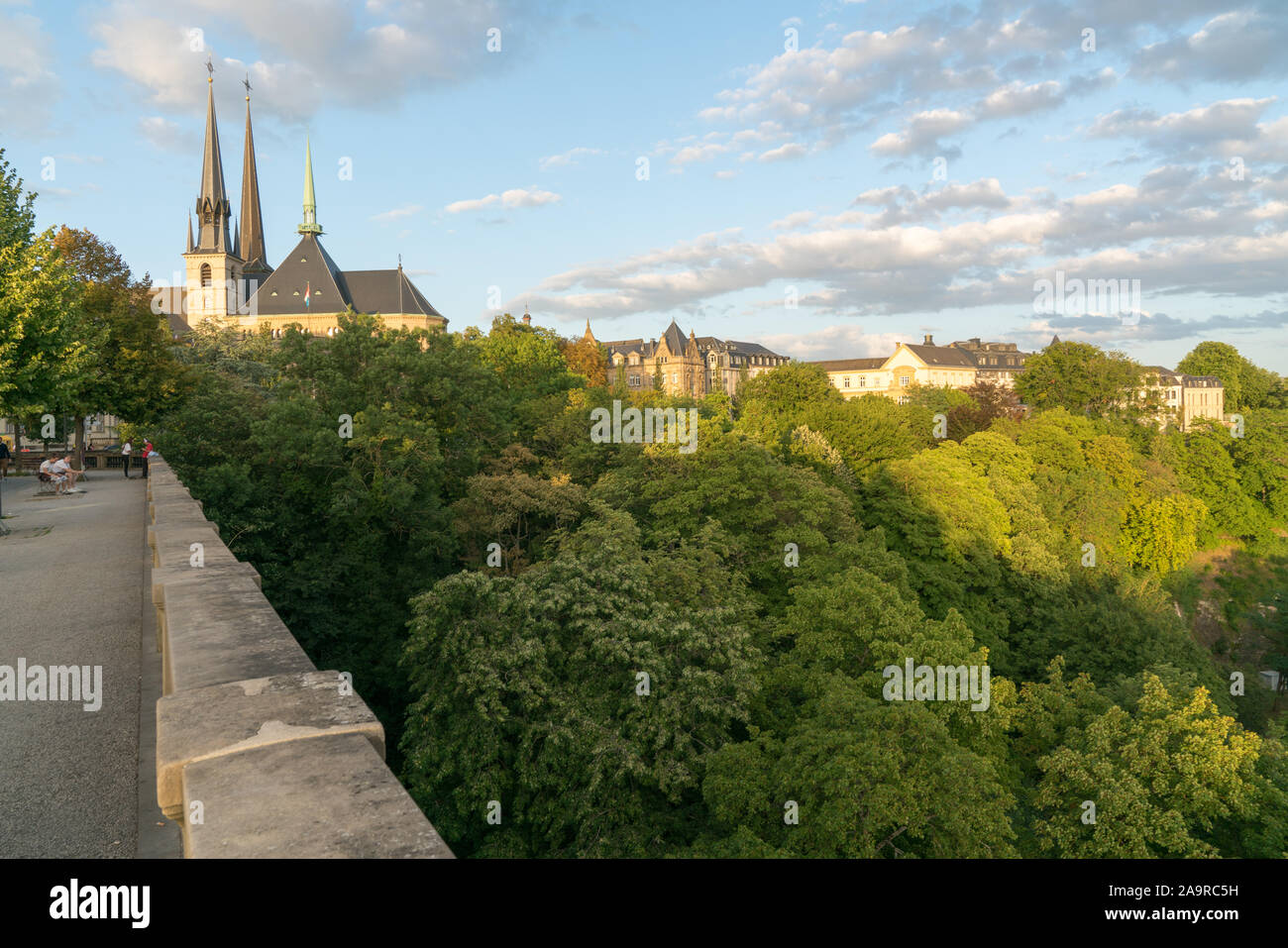 Die Stadt Luxemburg/Luxemburg - 10. August, 2019: Blick auf die Skyline der Stadt mit ihren vielen historischen Gebäuden Stockfoto