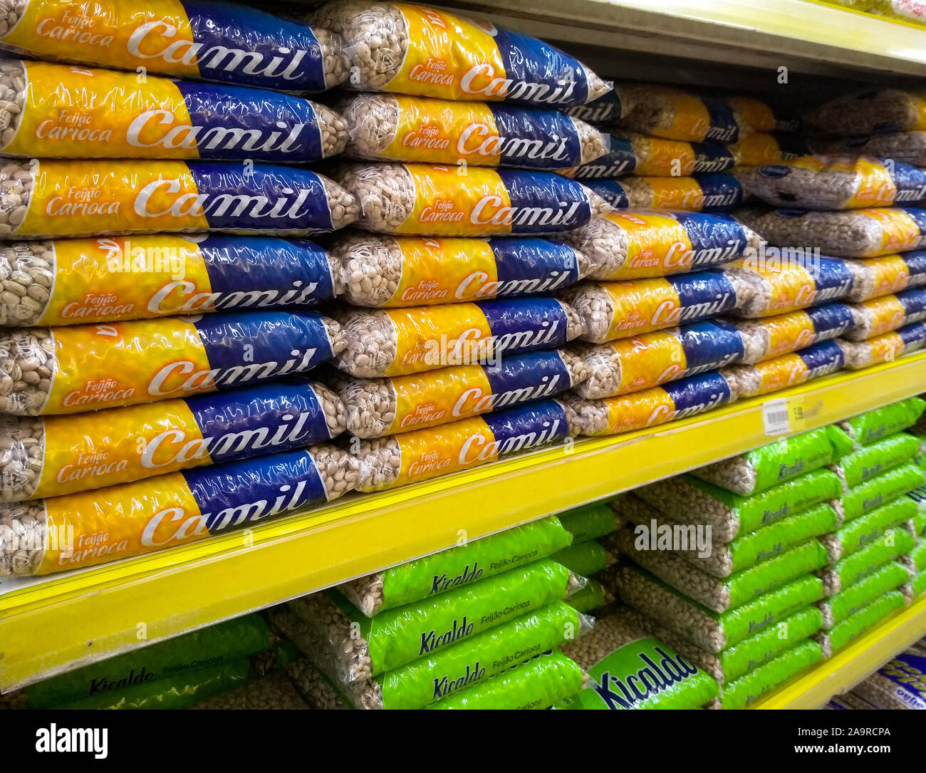 São Paulo, SP / Brasilien - 16 November 2019: Bean Bags von vielen verschiedenen Marken in Regalen in São Paulo, Brasilien mit Preisschildern Stockfoto