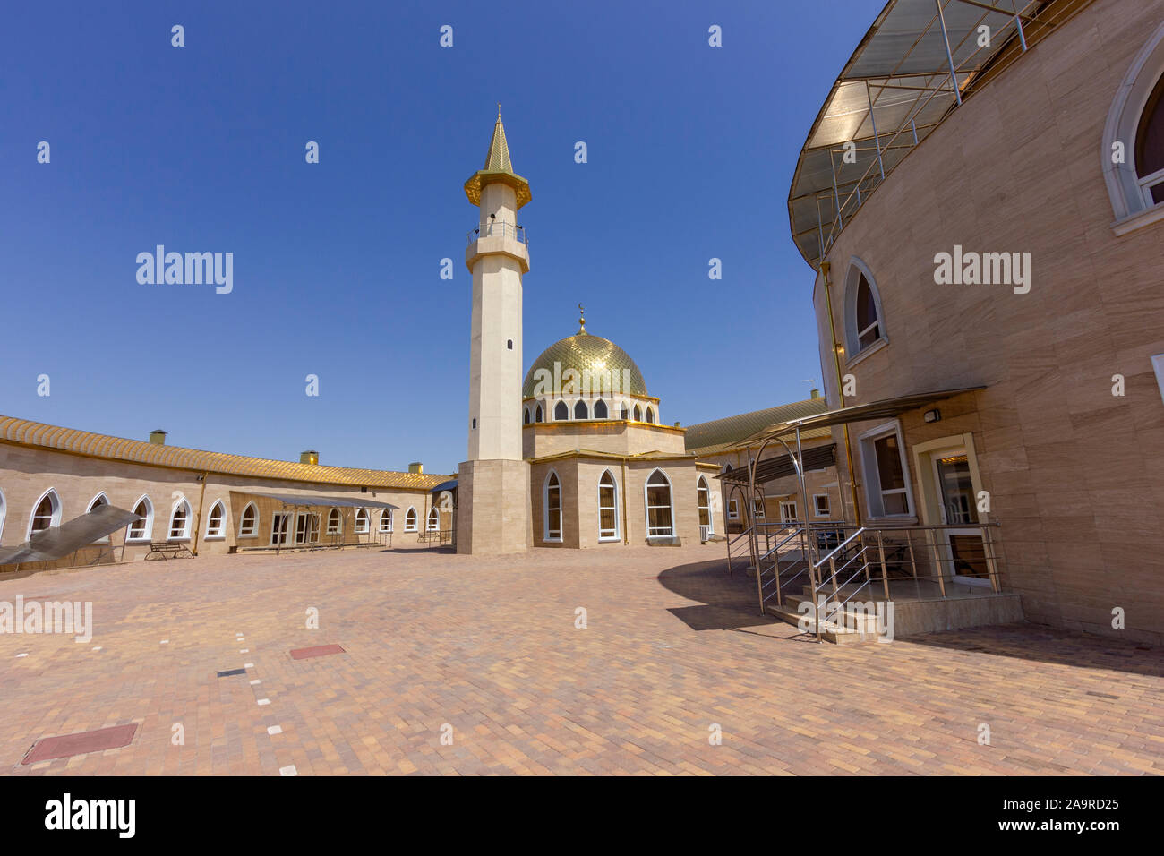 Argun, Tschetschenien (Tschetschenien), Russland, Kaukasus - August 2019: Madrasah in Grosny - Schule von Hafiz Stockfoto