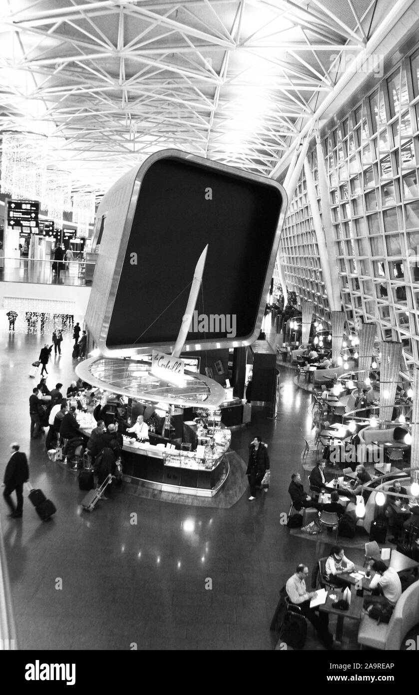 Schweiz: Abflughalle Lounge für Passagiere am Flughafen Zürich Stockfoto