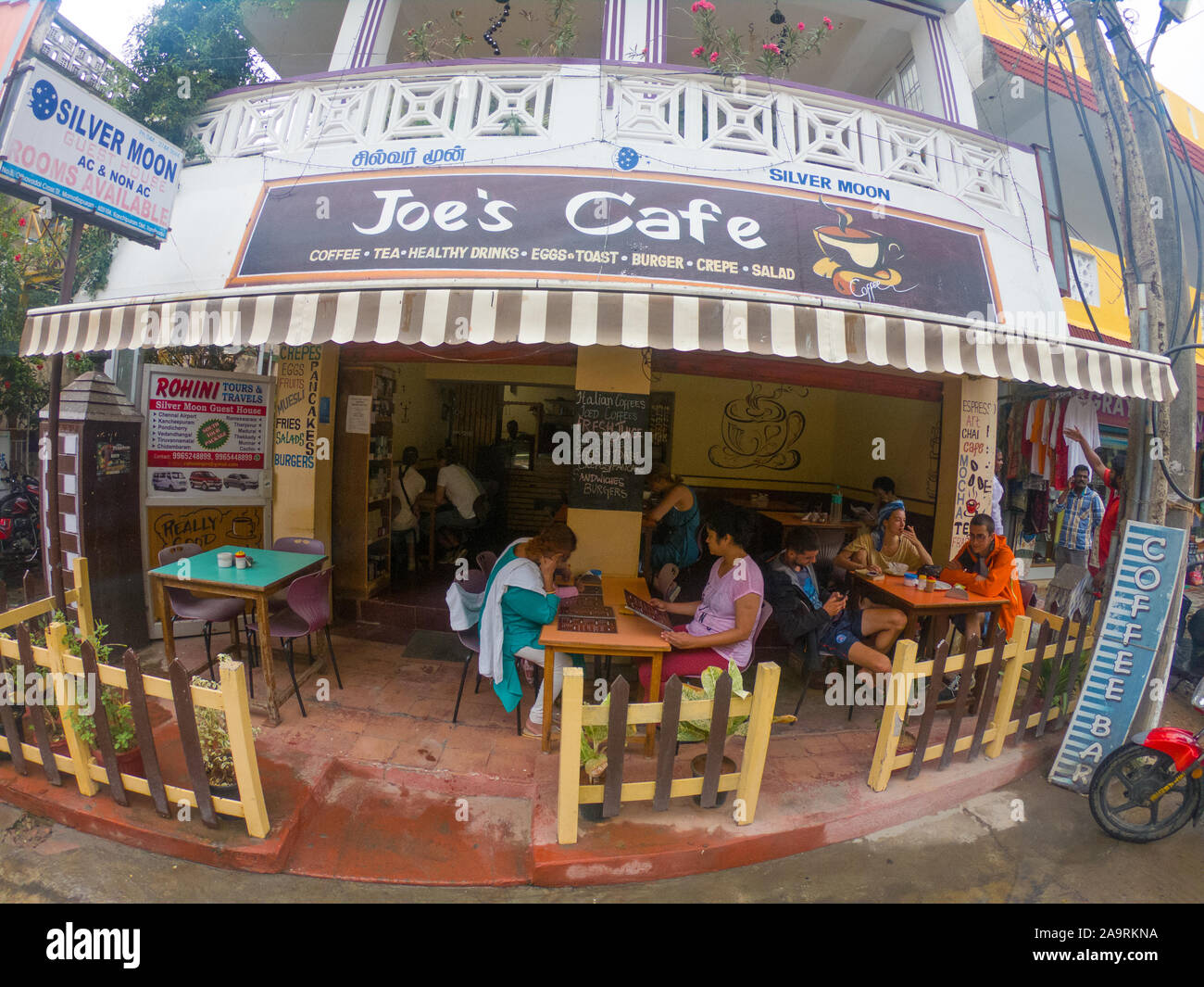 Ein strassenrand Cafe in Mahabalipuram (Tamil Nadu, Indien) Stockfoto