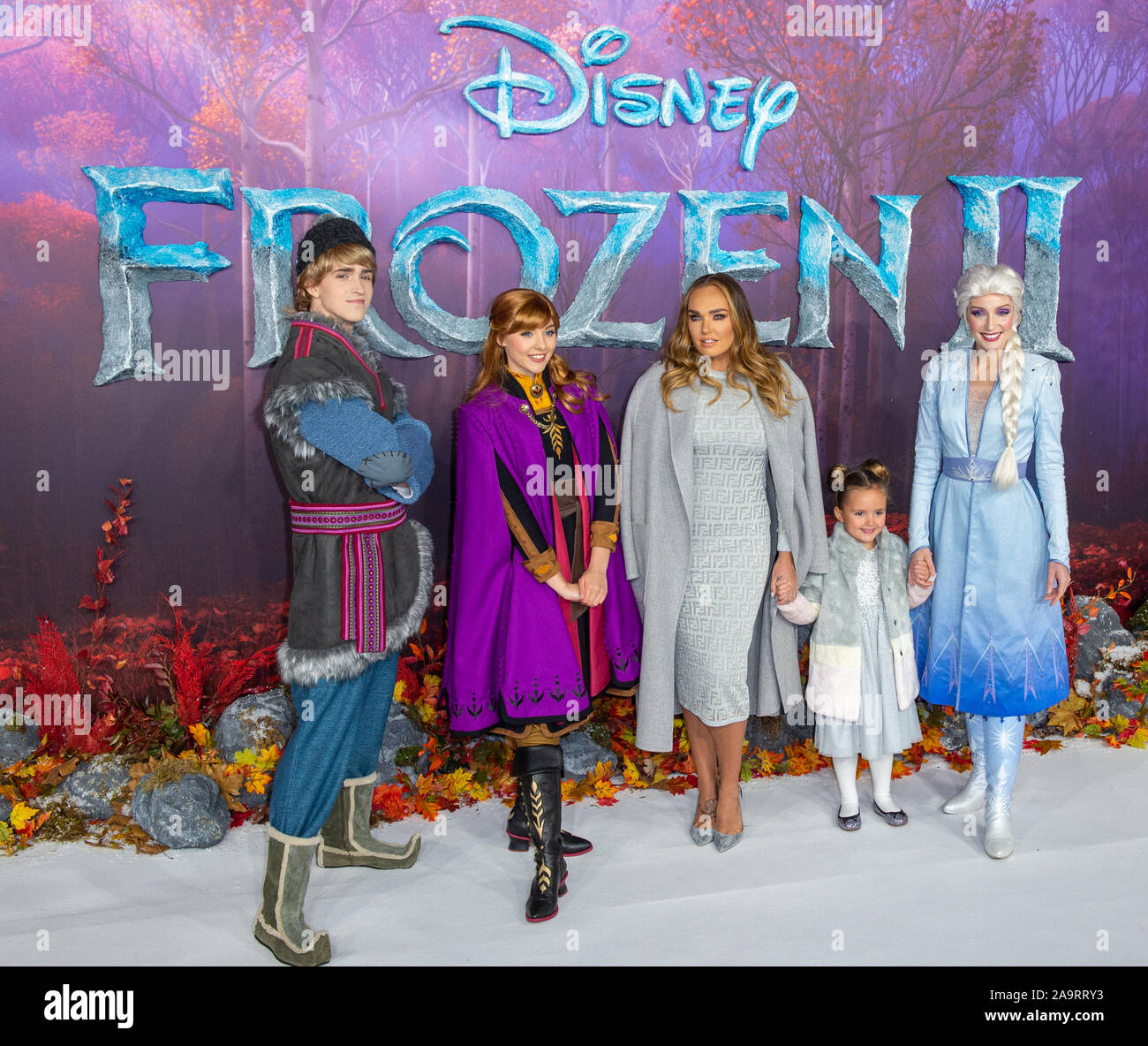 London, Großbritannien. 17. November 2019. Tamara Ecclestone und Sophia Ecclestone-Rutland besucht die "eingefrorenen" 2 "Europäische Premiere am BFI Southbank statt. Credit: Peter Manning/Alamy leben Nachrichten Stockfoto