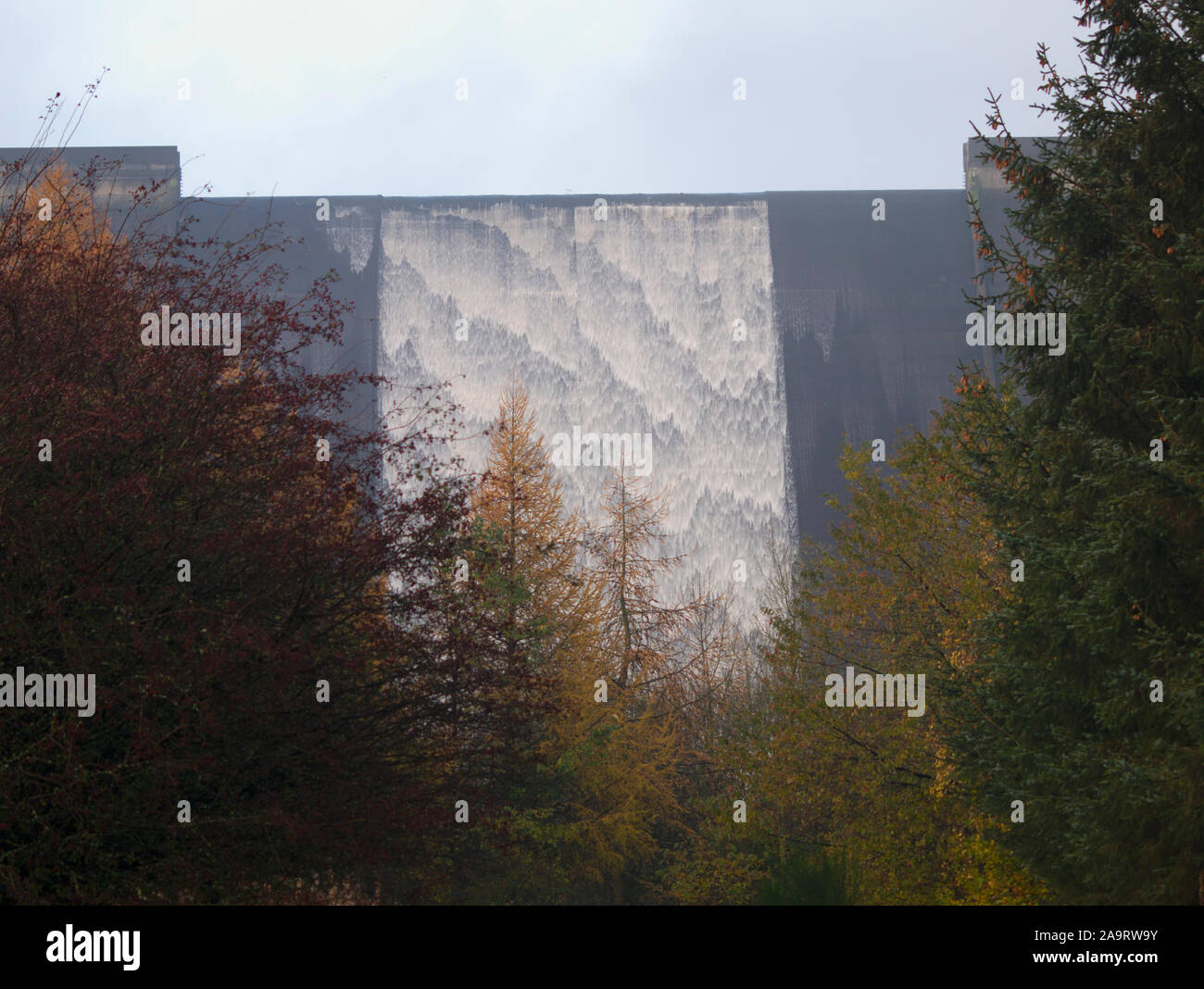 Stand Holz Behälter aus der Schmiede Lane Eingang Stott Hall Farm, rishworth. Stockfoto