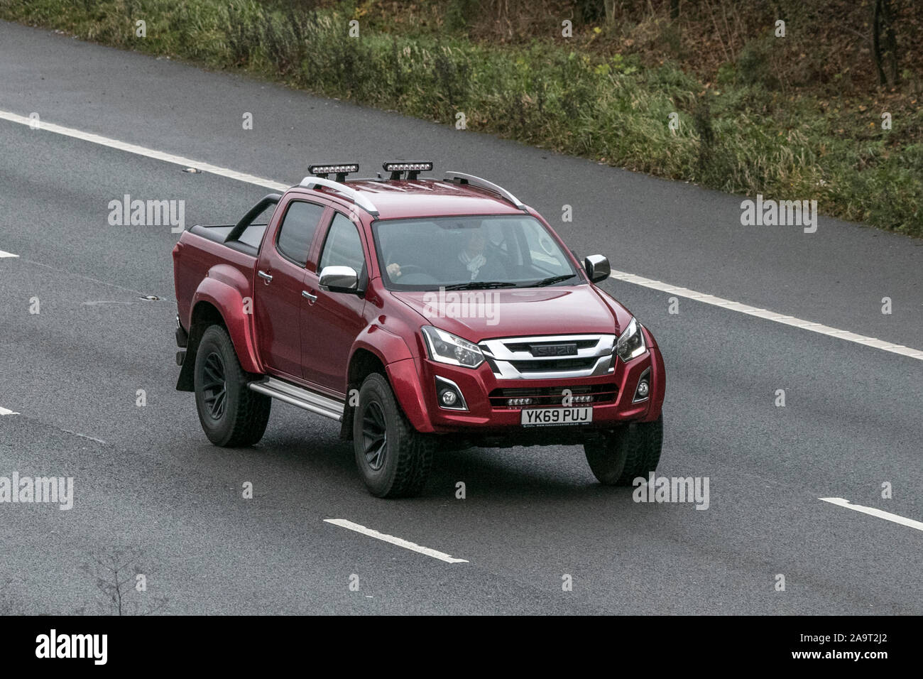 Isuzu D-Max Arktis Fahren in südlicher Richtung auf der M61-Autobahn in der Nähe von Manchester, UK. Stockfoto