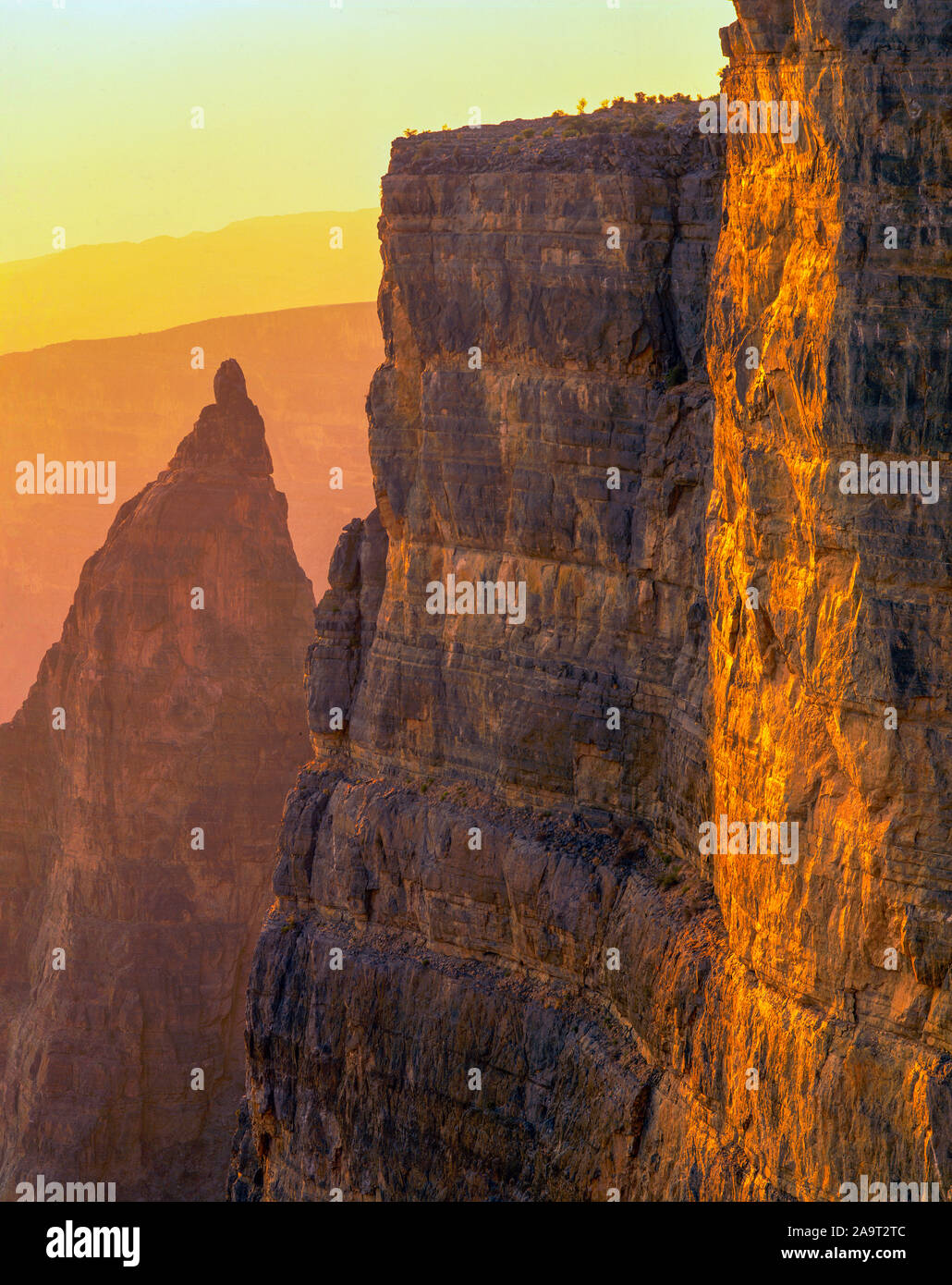 Wände und Buttes bei Sonnenuntergang, Sultanat Oman, Arabische Halbinsel, Islam Stockfoto