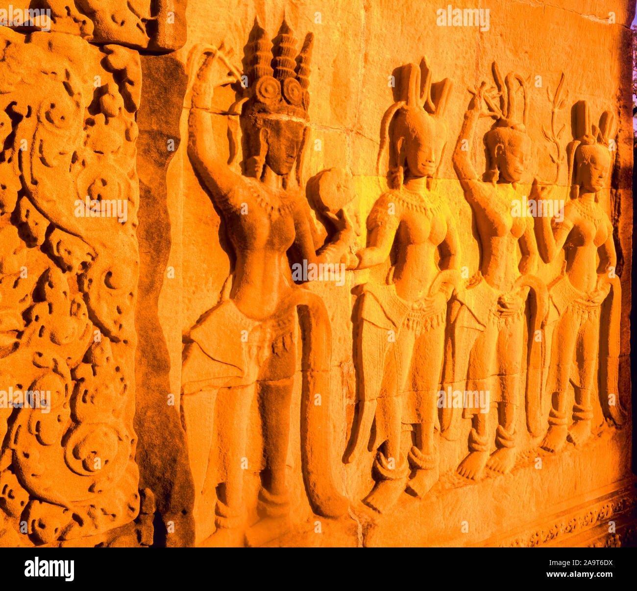 Wand Schnitzereien bei Sonnenuntergang, Bayon Tempel, Angkor Watt Archäologischen Park, Kambodscha, Stadt Angkor Thom, erbaut 1100-1200, Khymer Kultur rins Stockfoto