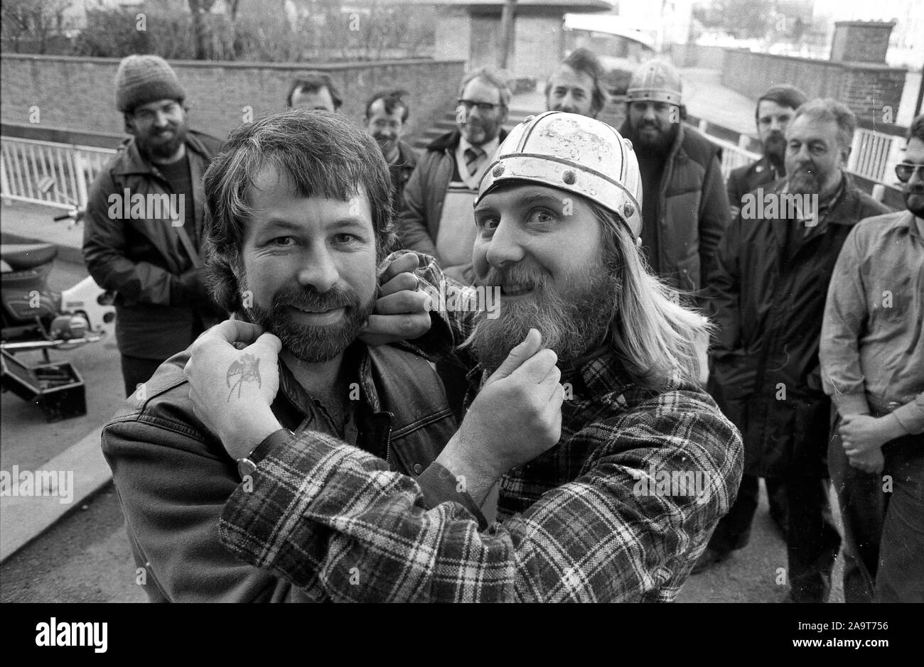 Bärtige Männer vorbereiten für die Viking Festival in New York im Jahr 1985 Stockfoto