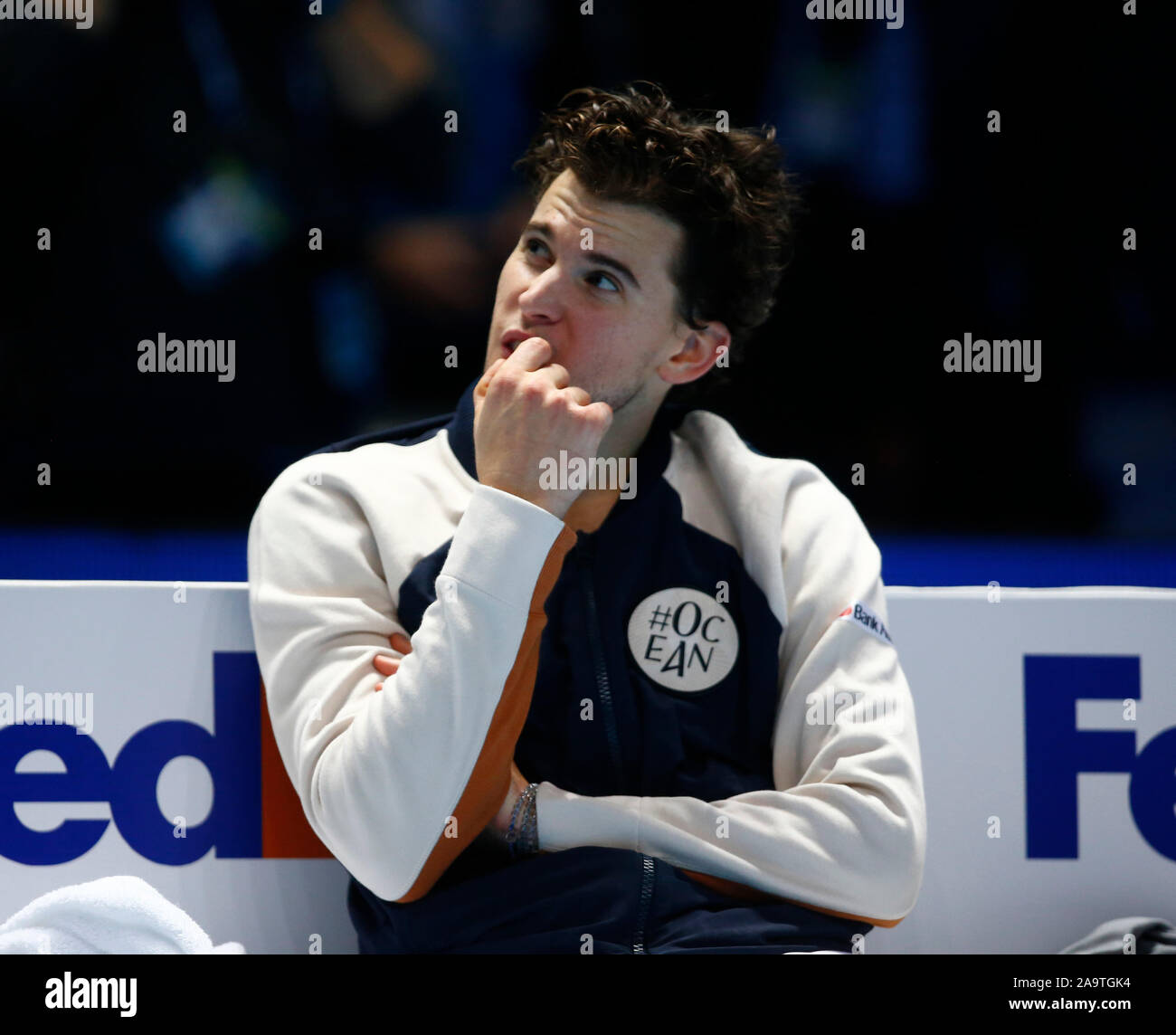 LONDON, VEREINIGTES KÖNIGREICH. NOVEMBER 17 Dominic Thiem während in Aktion während Singles Championship Finale Dominic Thiem (AUT) gegen Stefanos Tsitsipas (GRE) International Tennis - Nitto ATP World Tour Finals Tag 8 - Dienstag, 17. November 2019 - O2 Arena - London Credit: Aktion Foto Sport/Alamy leben Nachrichten Stockfoto