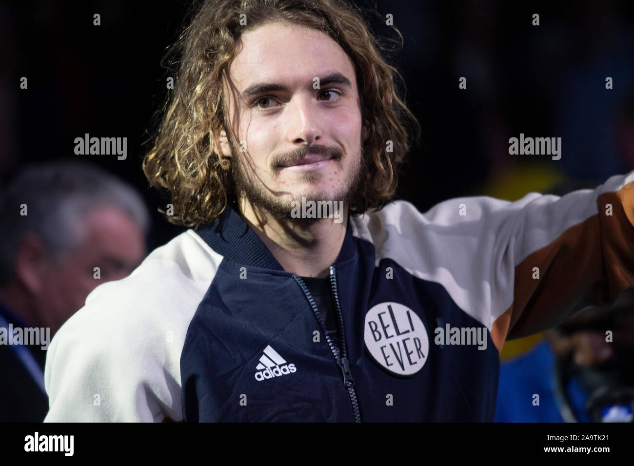 O2, London, UK. 17. November 2019. Stefanos Tsitsipas gewinnt den 2019 Nitto ATP besiegte Dominic Thiem. Credit: Malcolm Park/Alamy Leben Nachrichten. Stockfoto