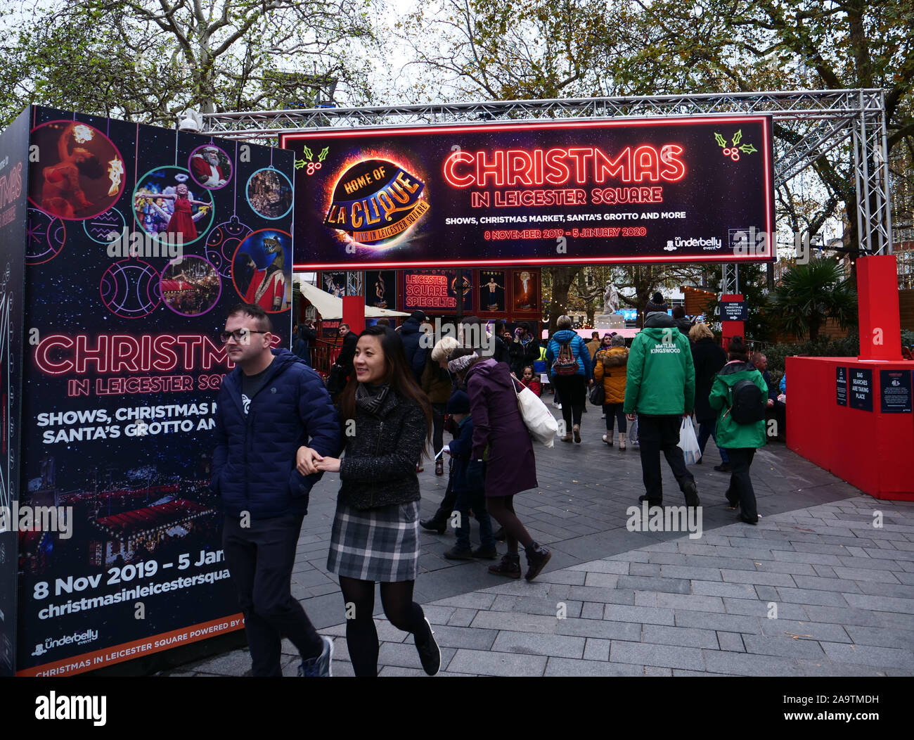 Weihnachtsmarkt am Leicester Square, London, England, UK, im November 2019 gesehen. Stockfoto
