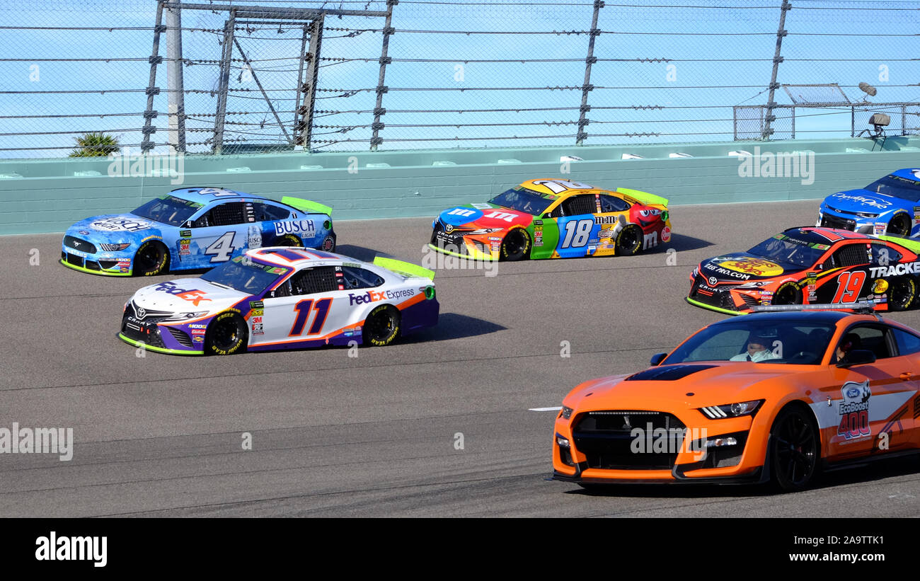 Homestead, United States. 17. Nov, 2019. Denny Hamlin (11), Kevin Harvick (4), Kyle Busch (18) und Matrtin Truex jr (19) Geben Sie wiederum vier als Pace Car Blätter zu Beginn der NASCAR Ford EcoBoost 400 Serie Cup Meisterschaft an Homestead-Miami Speedway in Homestead, Florida am Sonntag, 17. November 2019. Dies ist die letzte Meisterschaft Rennen auf dem Homestead-Miami Speedway gehalten zu werden. In der nächsten Saison die Meisterschaft nach Phoenix, Arizona bewegen wird. Foto von Gary ich Rothstein/UPI Quelle: UPI/Alamy leben Nachrichten Stockfoto