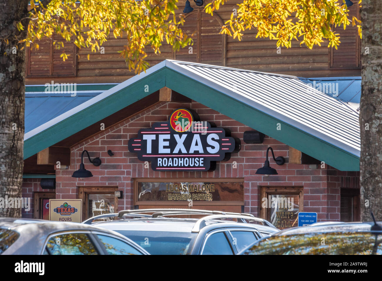 Texas Roadhouse ist ein amerikanisches Steakhouse Restaurant Kette für seine Hand bekannt - schnitten Steaks, und seine geröstete Erdnüsse in der Schale auf jeden Tisch. (USA) Stockfoto