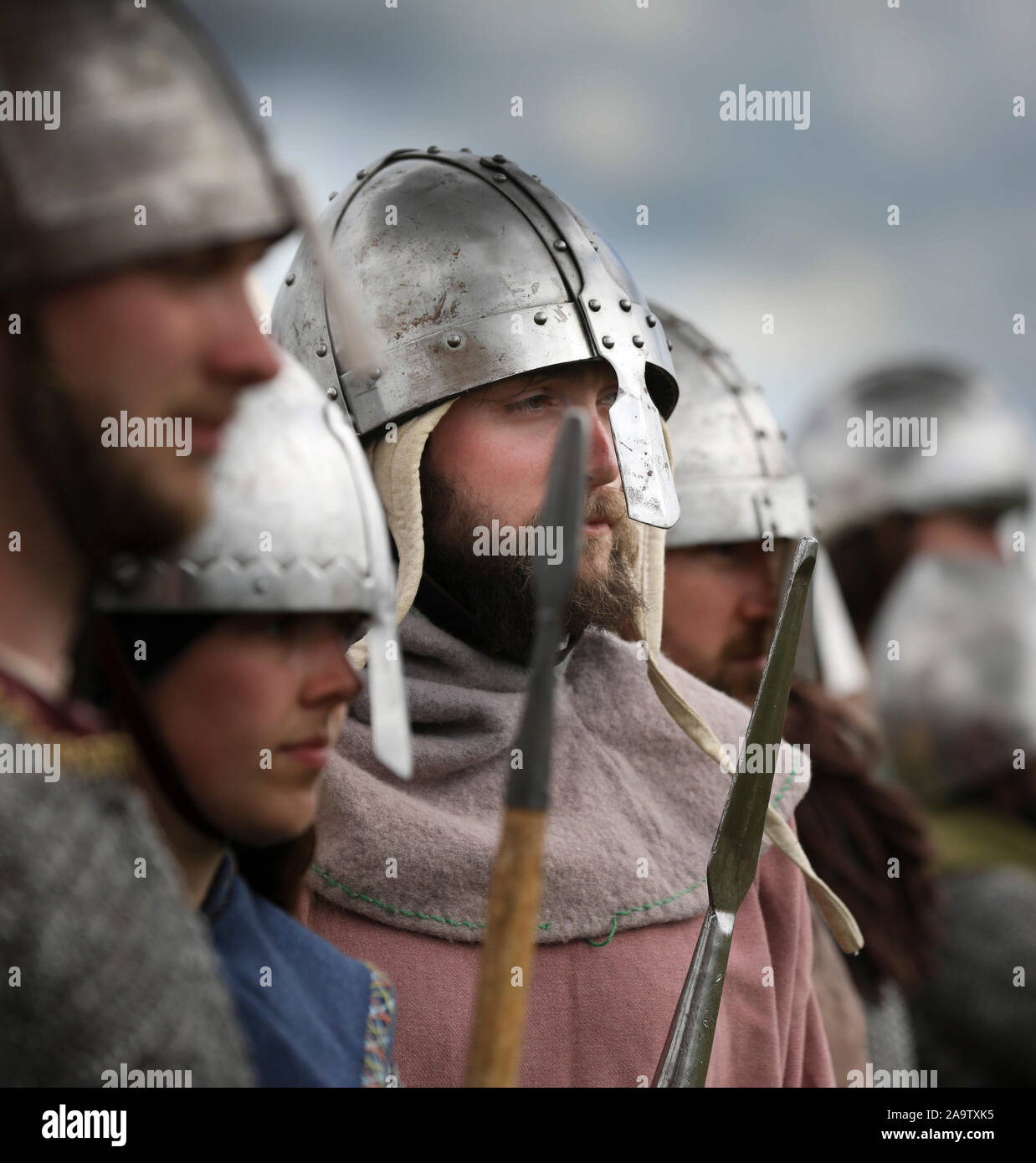 Viking Krieger ein Schild an der Wand Stockfoto