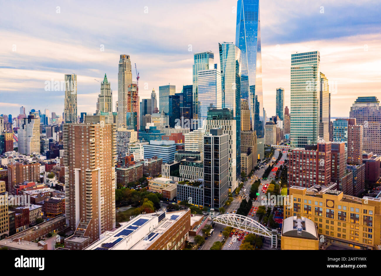 Luftaufnahme von Manhattan Skyline bei Sonnenuntergang Stockfoto